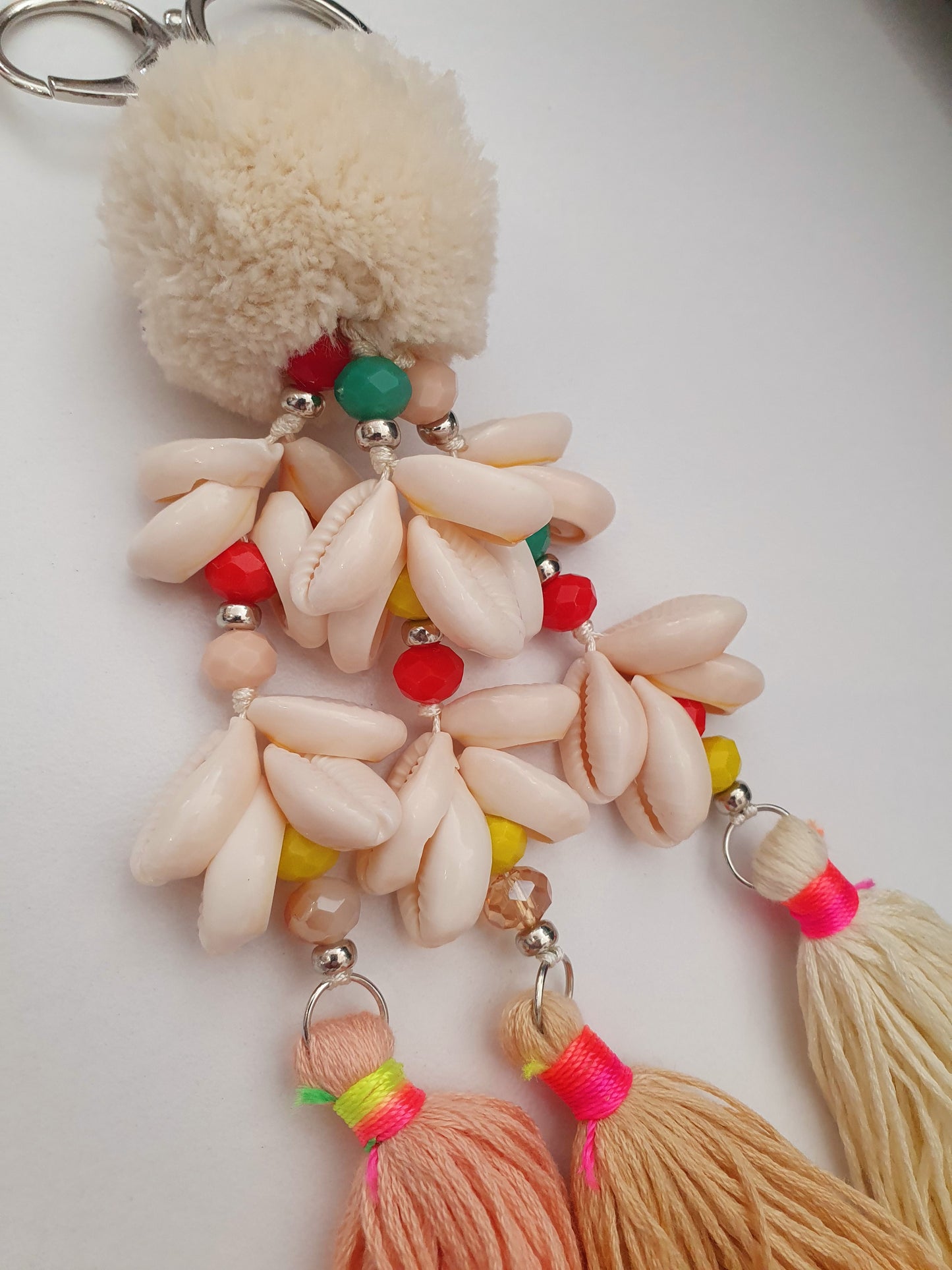 Maxi porte-clés pompons et coquillages