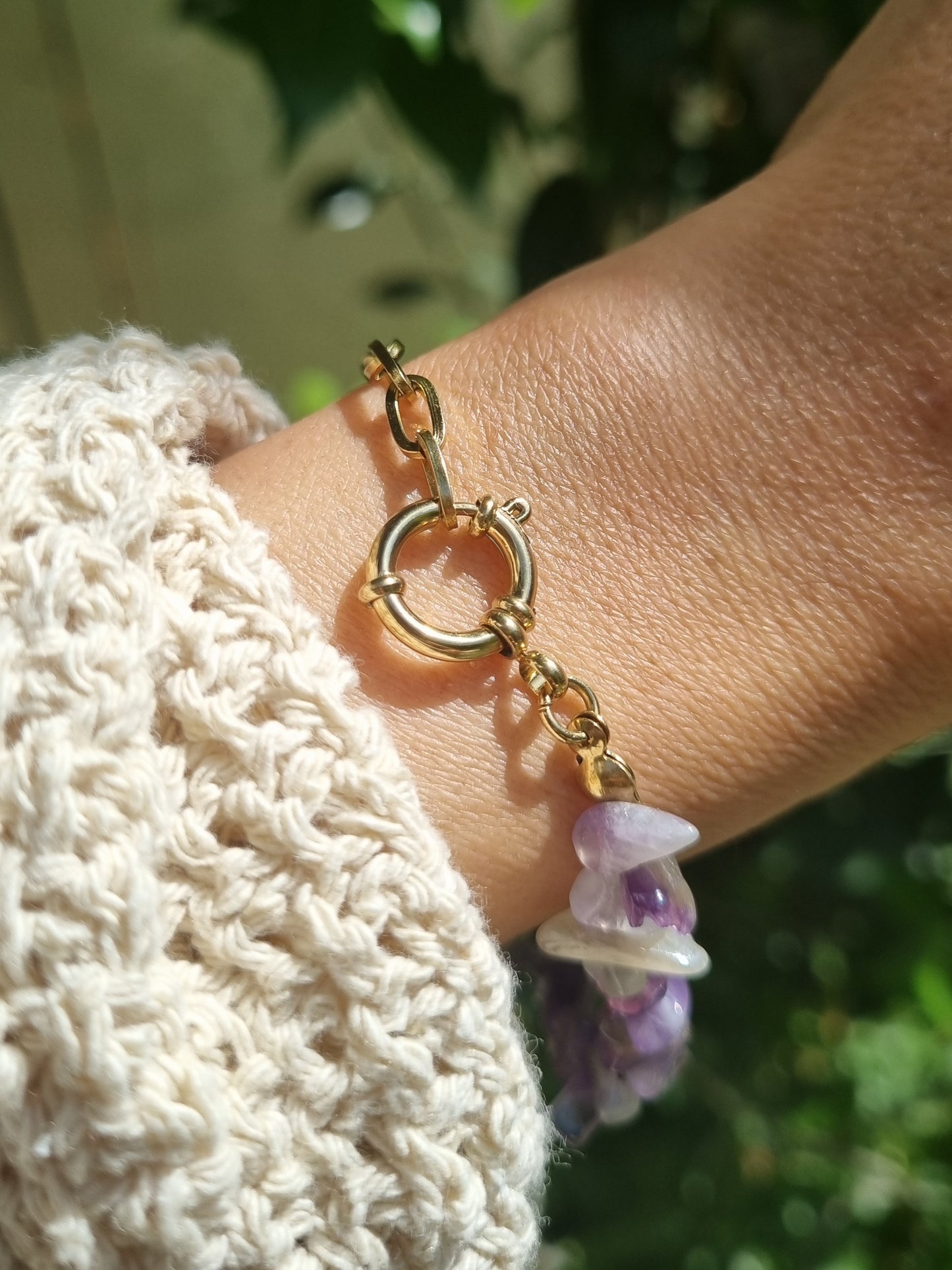 Bracelet éclats de pierres naturelles - Améthyste / doré