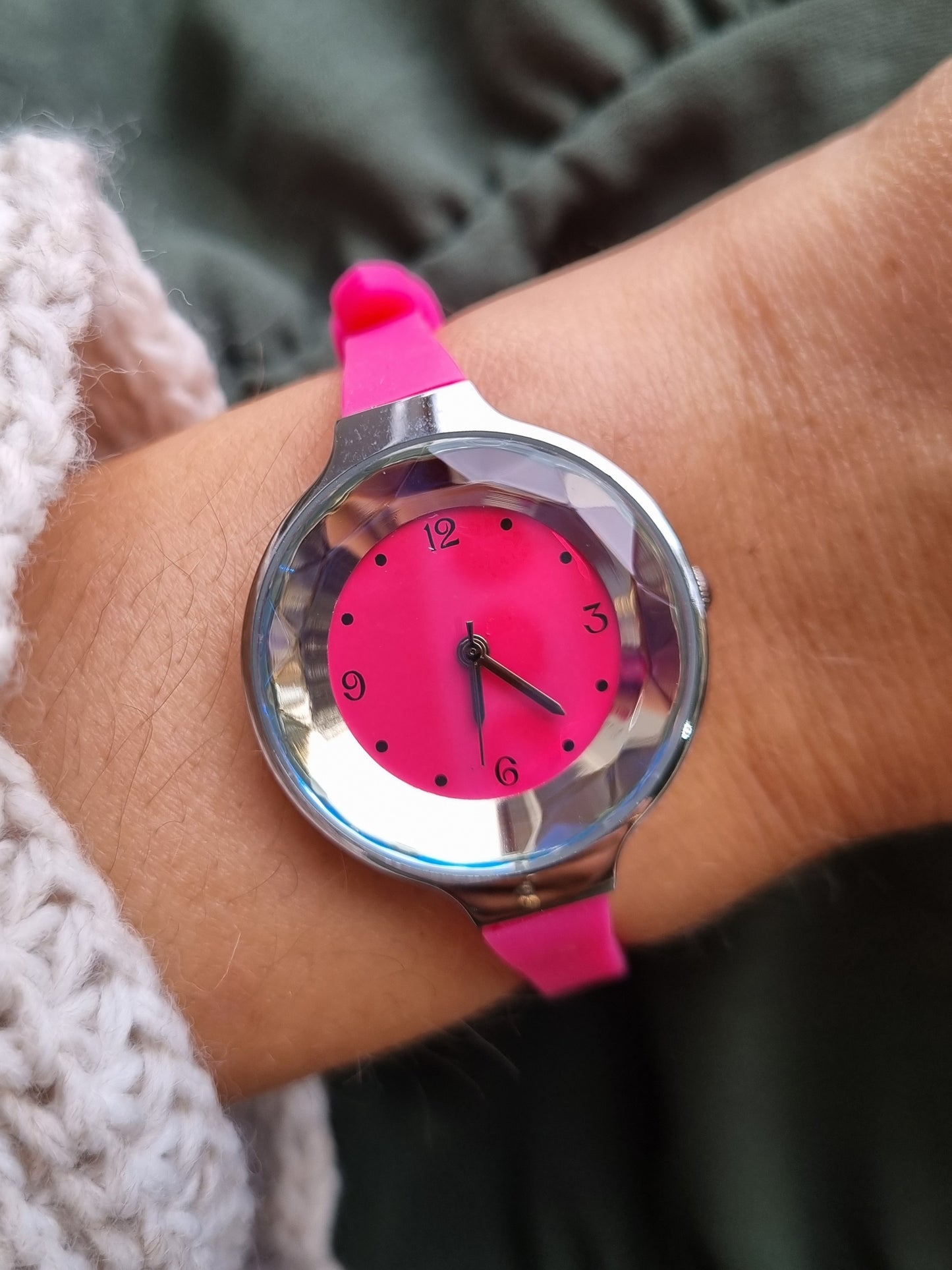 Montre cadran rond en acier - rose