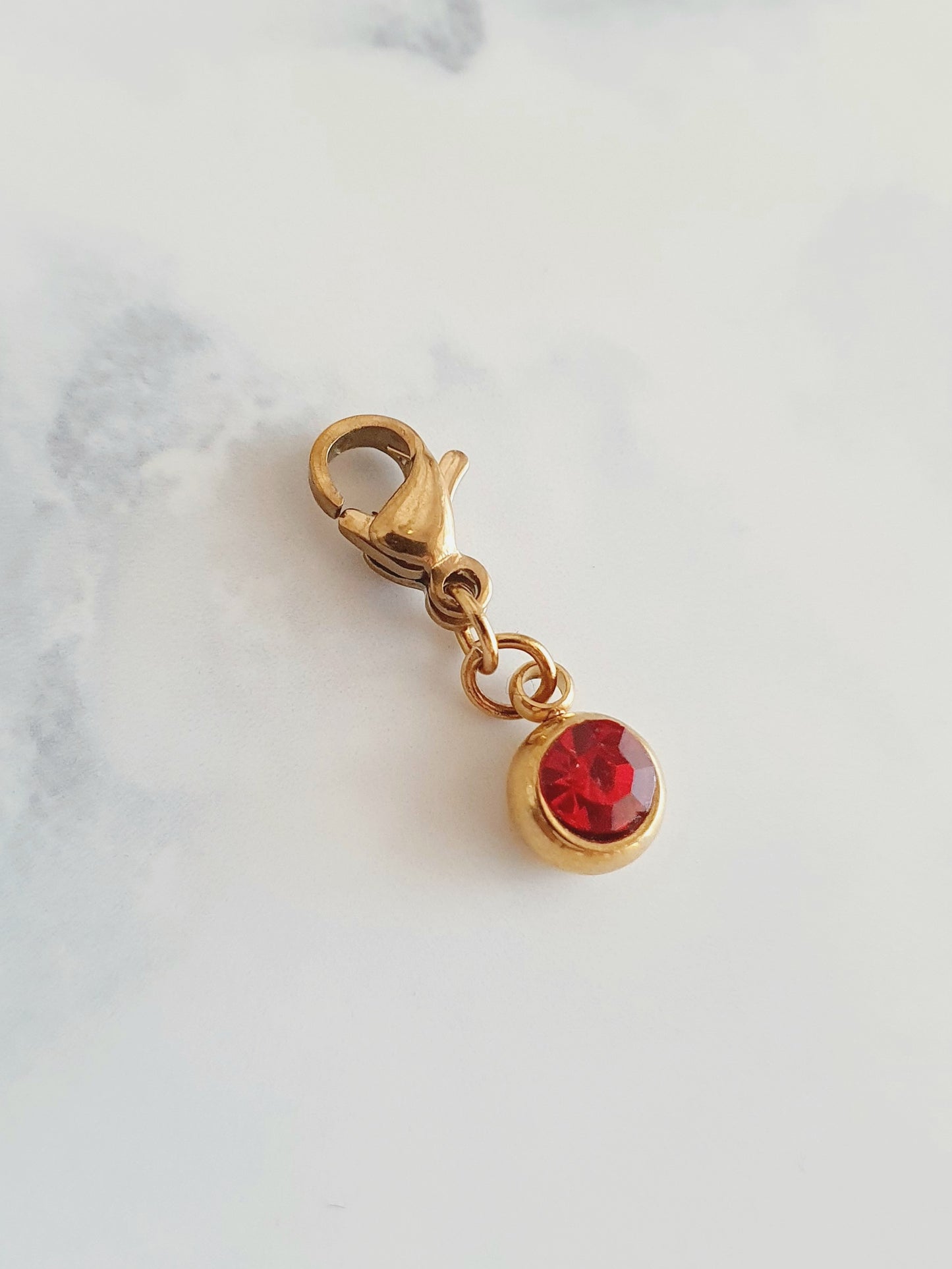 Charm strass rouge - doré