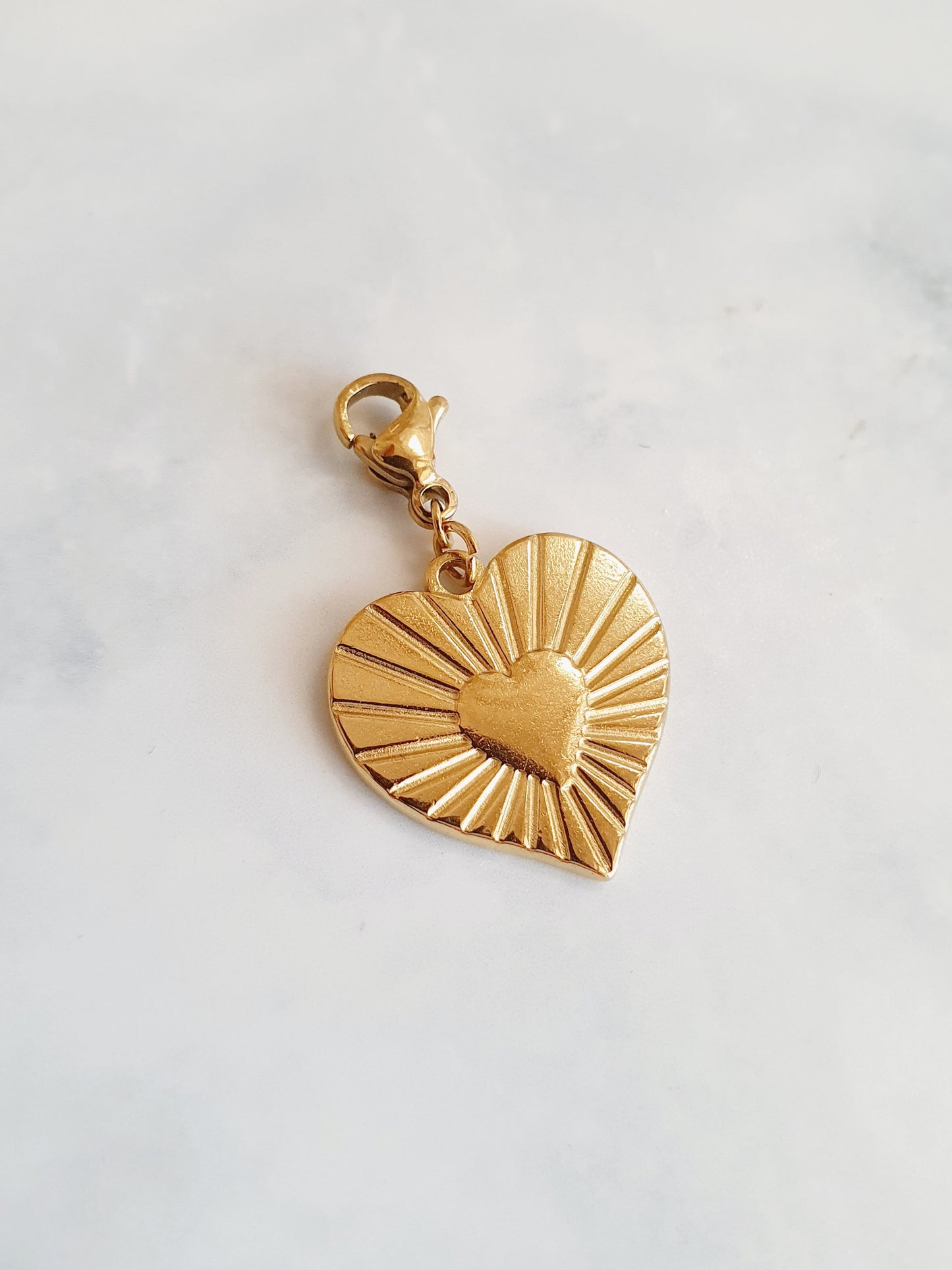 Charm coeur strié - doré