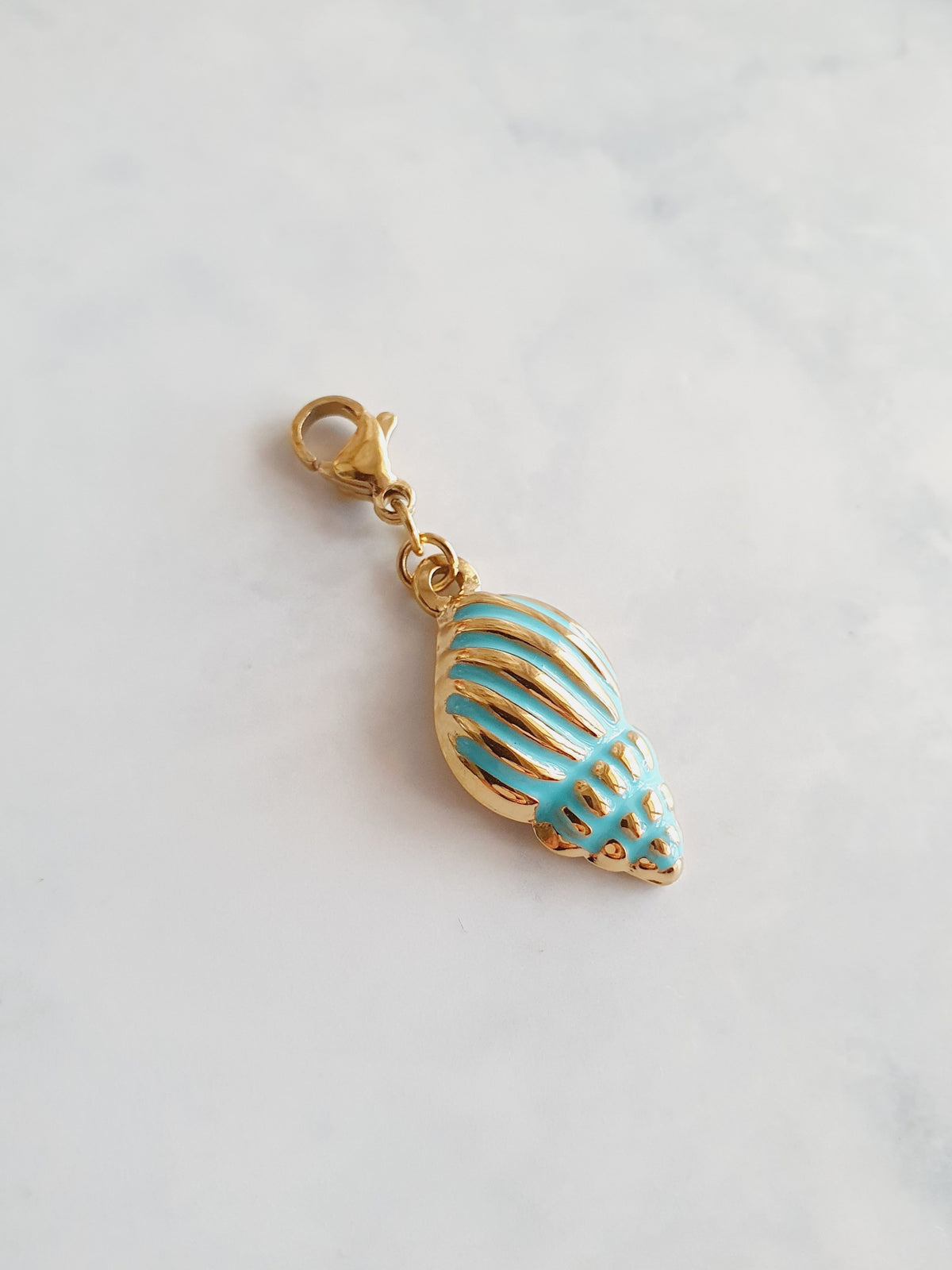 Charm coquillage buccin coloré - doré | Couleurs au choix