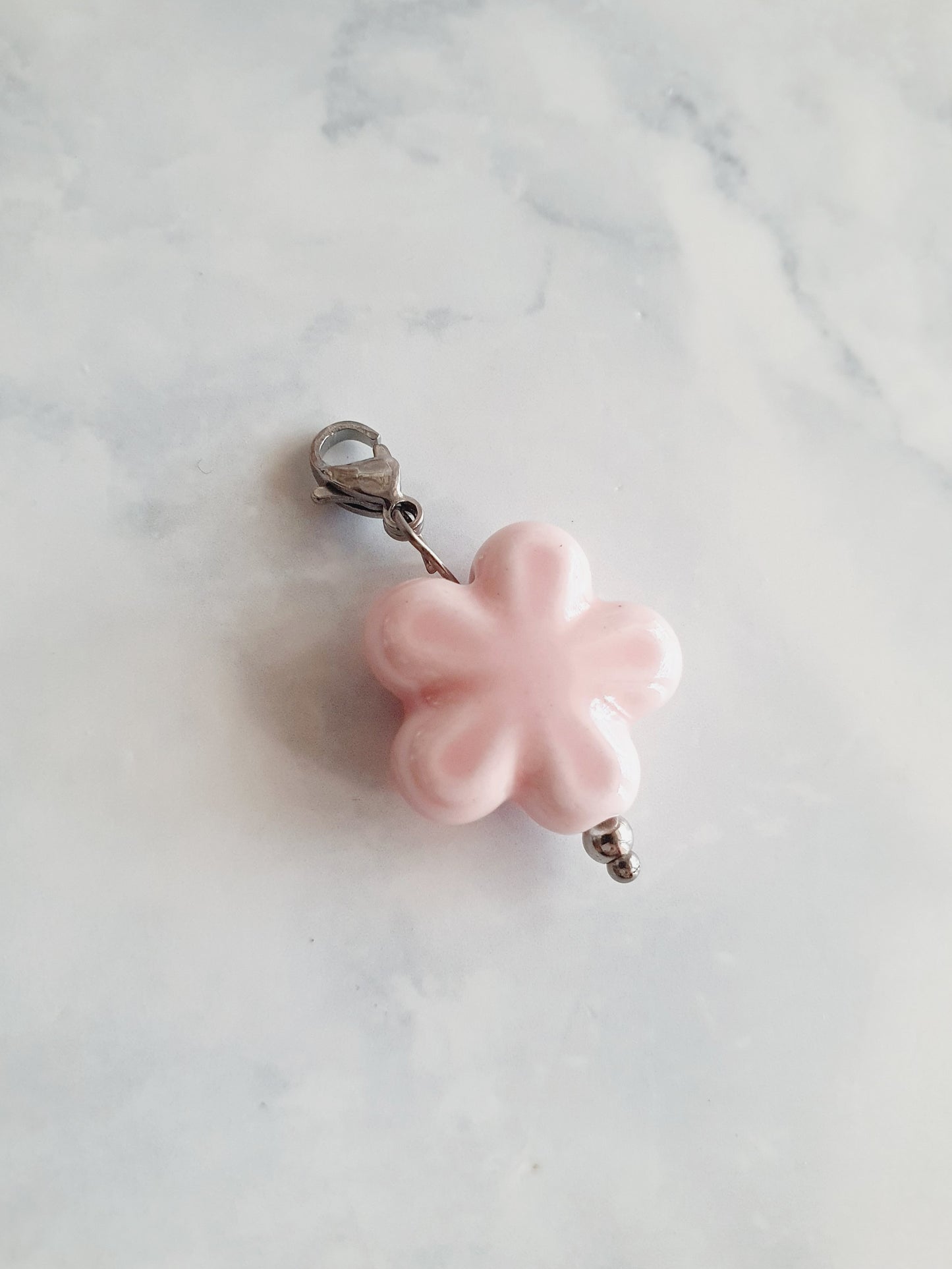 Charm fleur rose - argenté