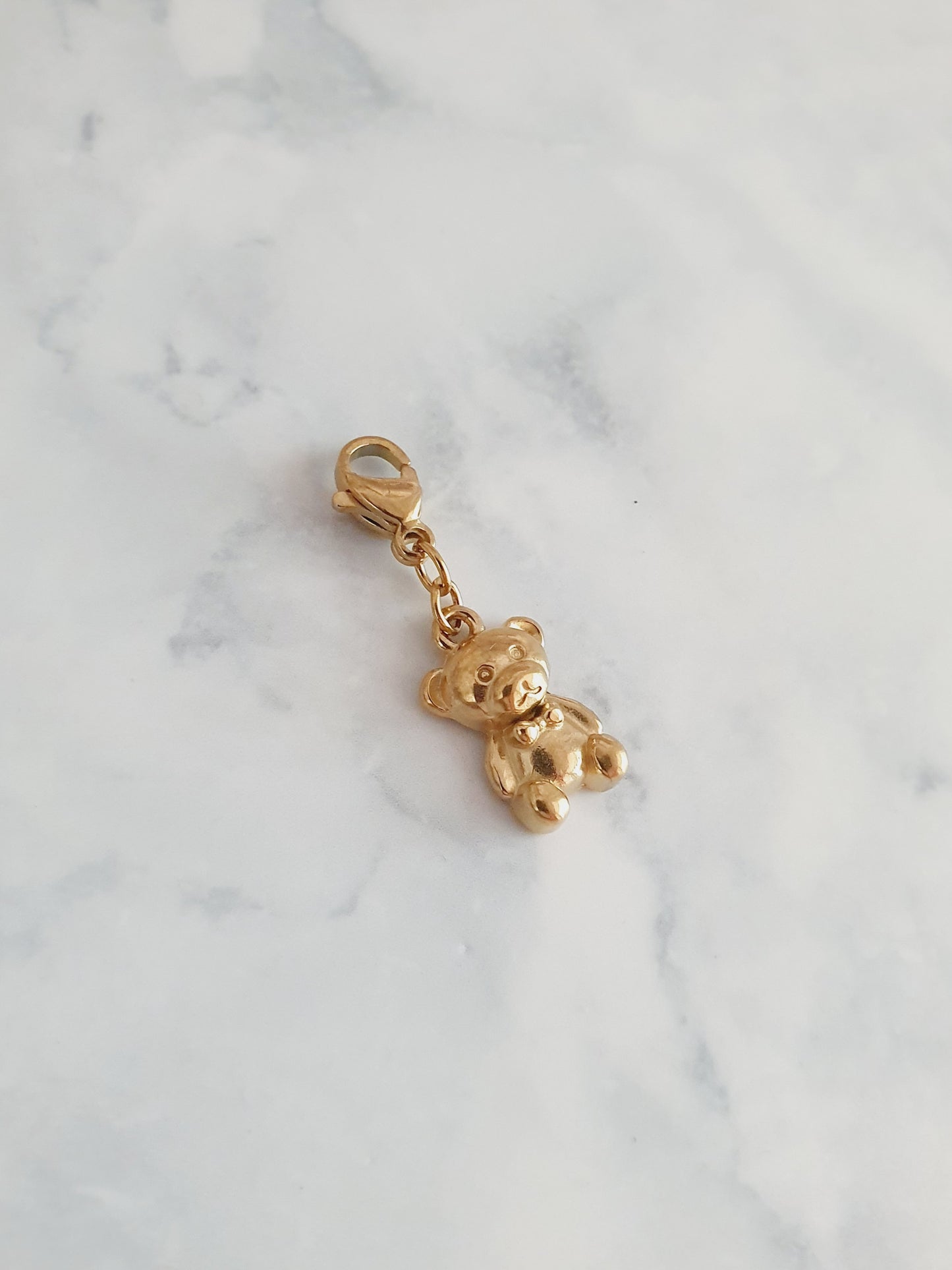 Charm baby nounours - doré