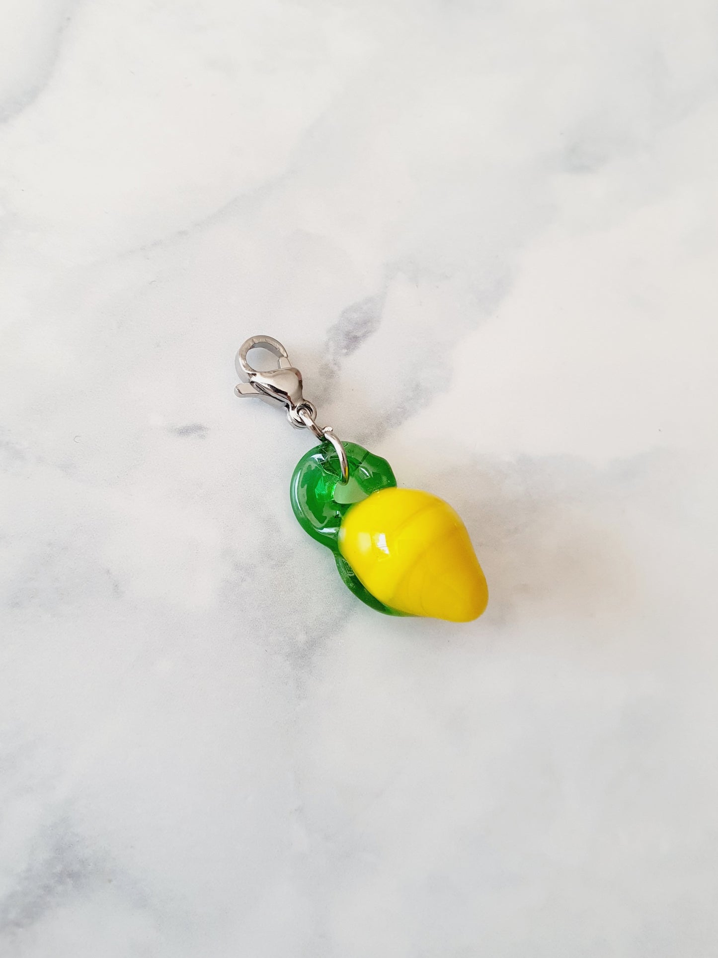 Charm citron en verre - argenté