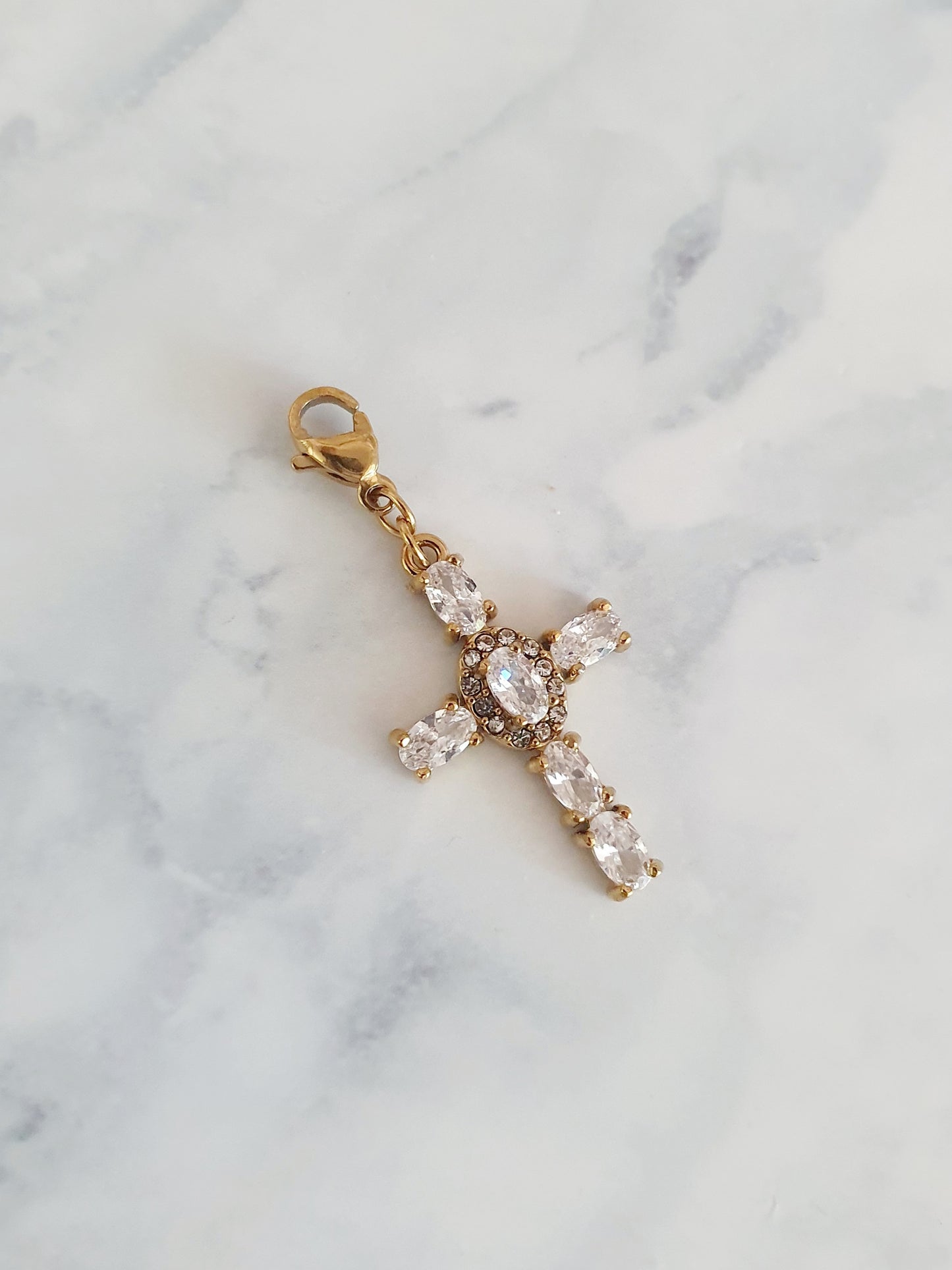 Charm croix éclat Premium - doré