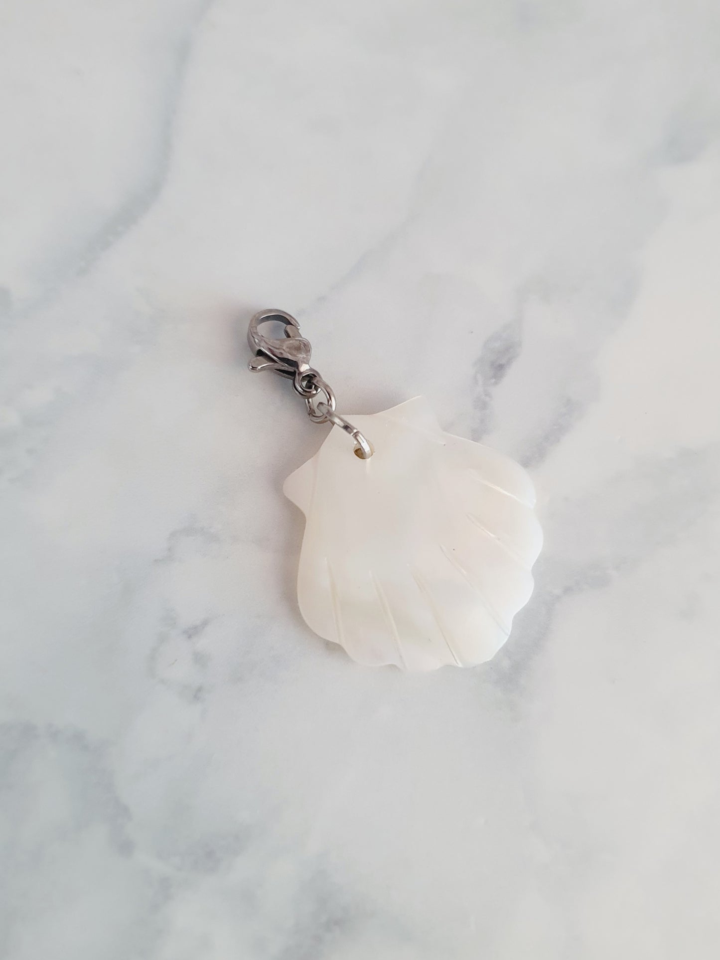 Charm grand coquillage nacre - argenté