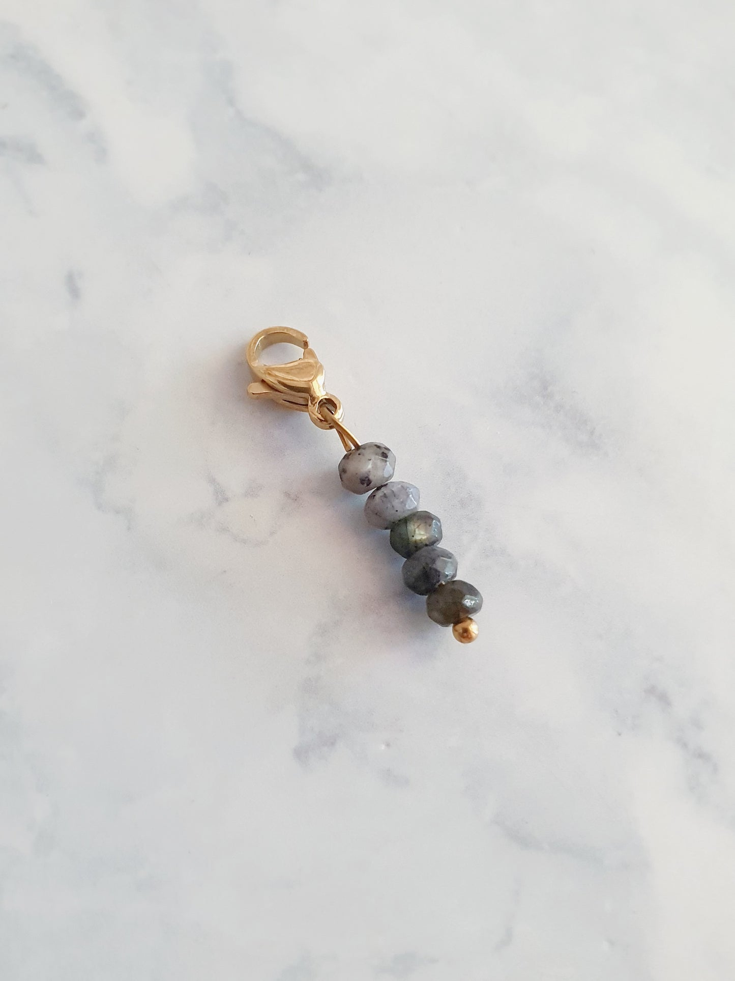 Charm perles en pierre - doré / Quartz tourmaliné