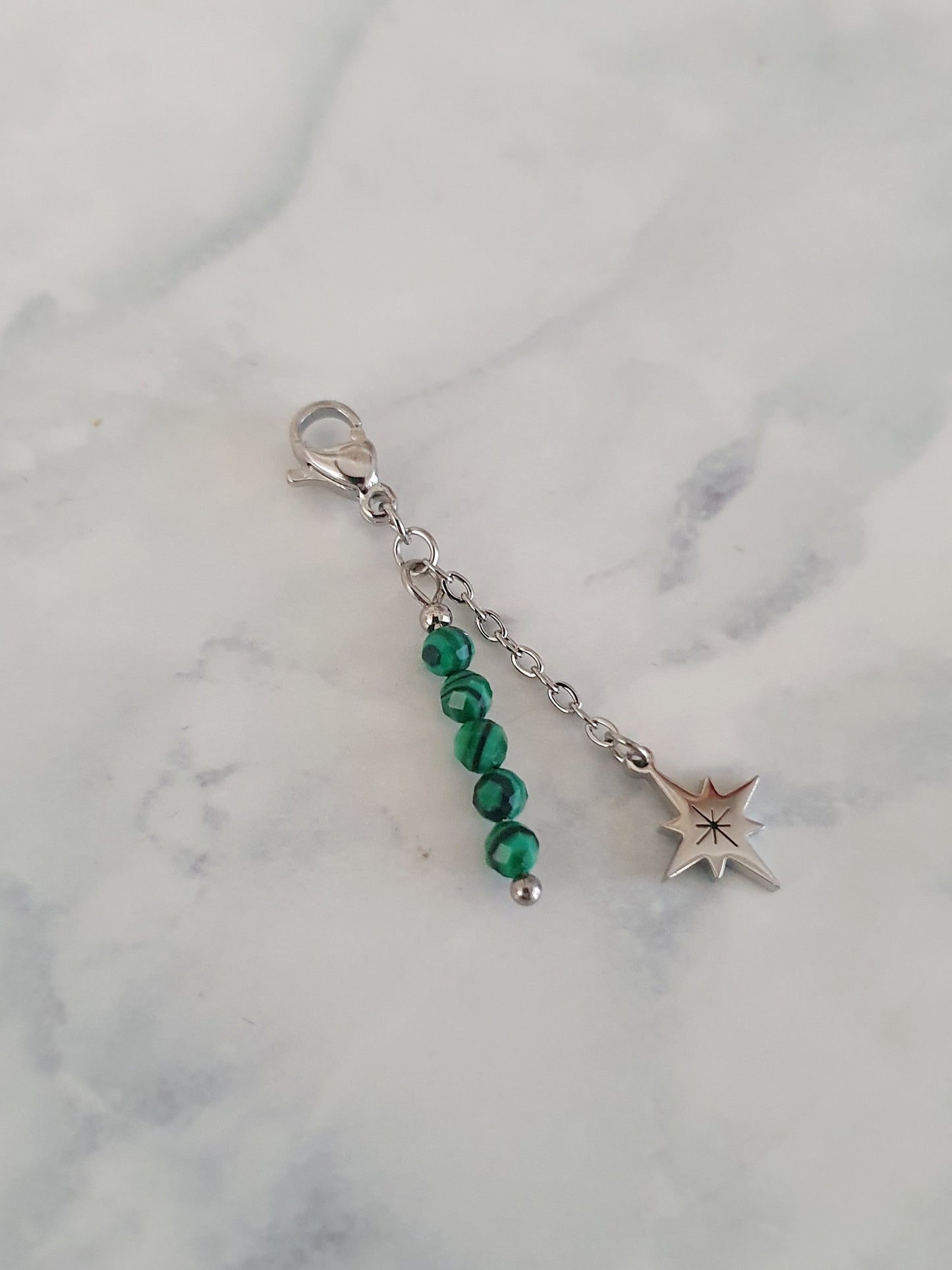 Charm perles vertes & chaînette étoilée - argenté
