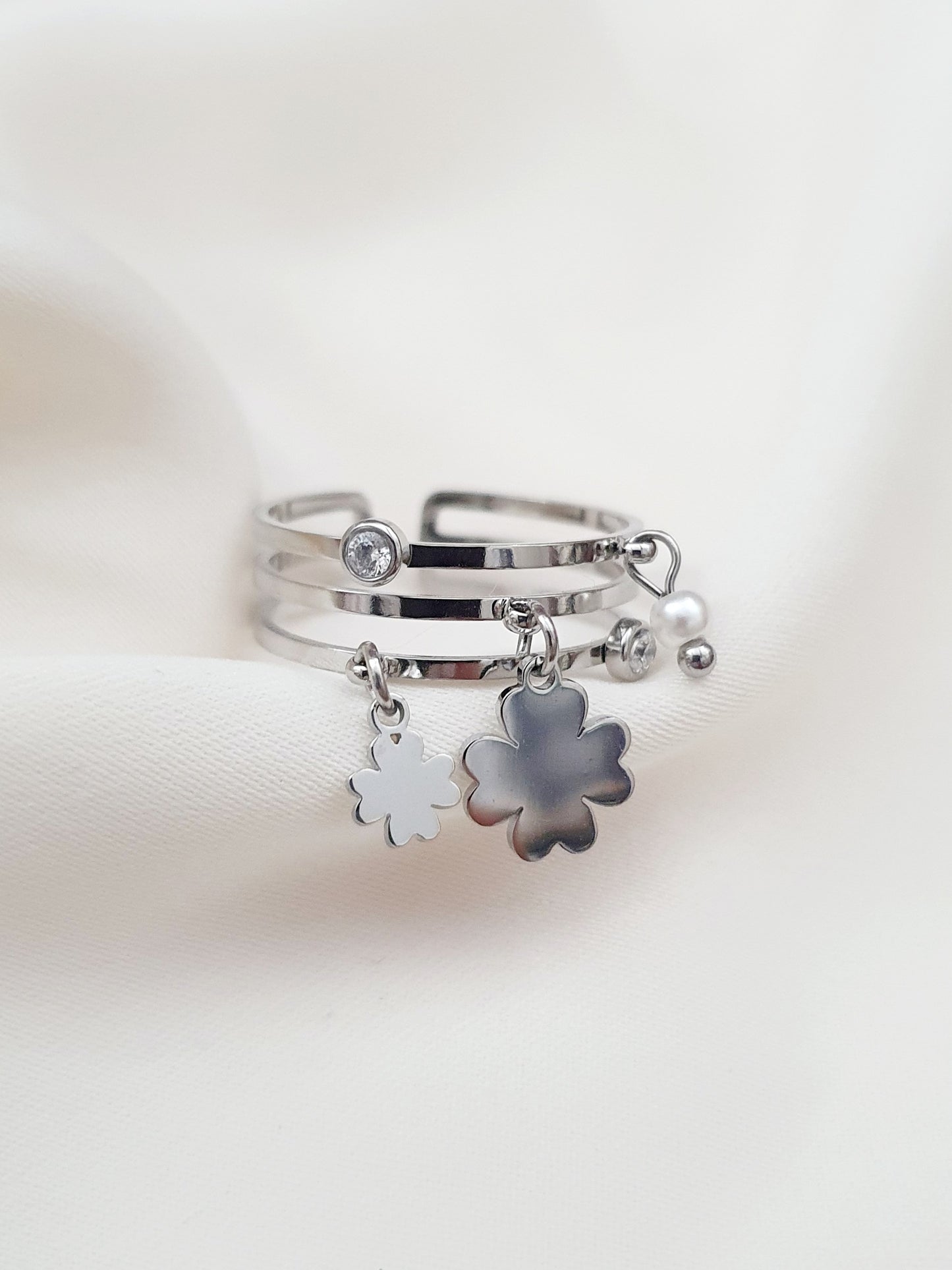 Bague breloques trèfles, perle & zircons - argenté