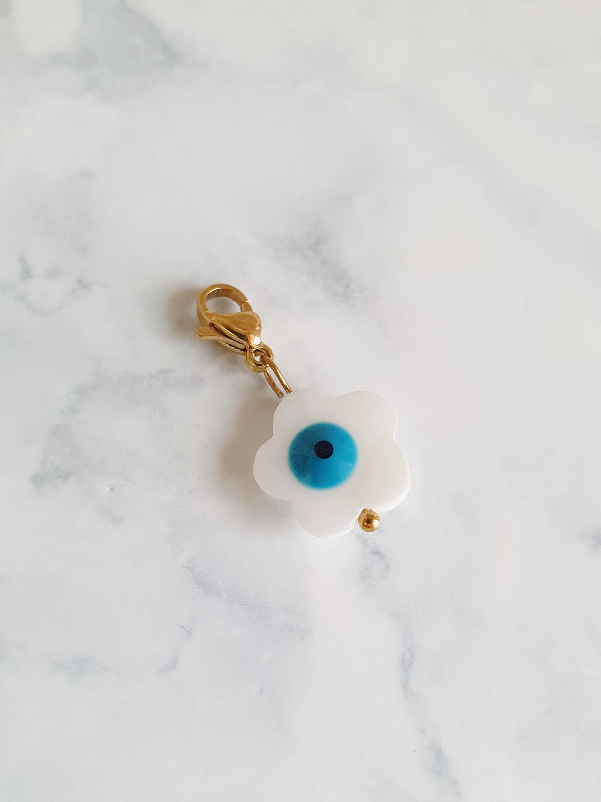 Charm oeil fleur en nacre