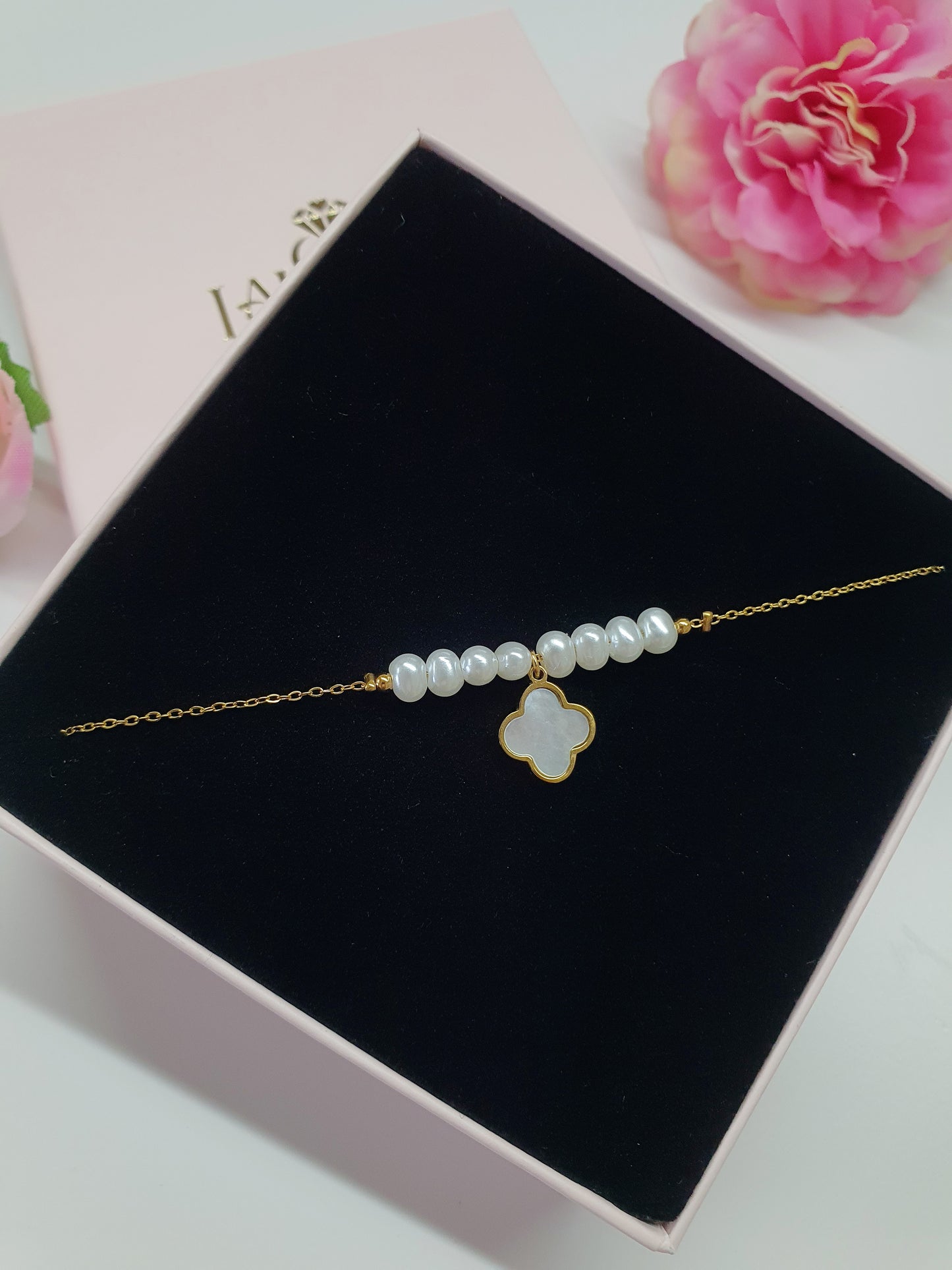 Bracelet perles fantaisie & trèfle en nacre - doré