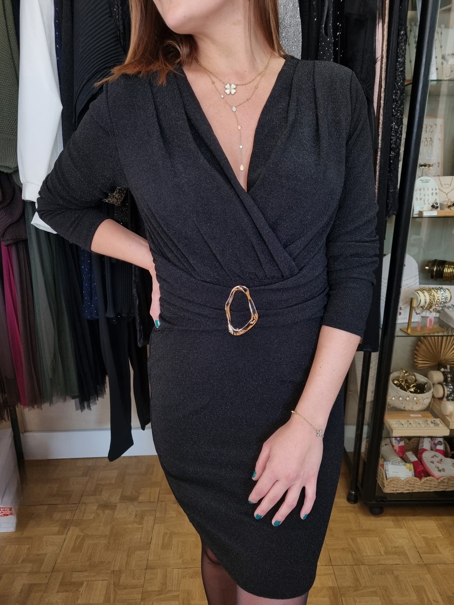 Robe pailletée drapée cache cœur - noir