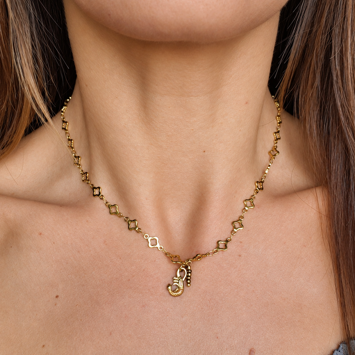 Collier trèfles et breloques homard et perles - doré