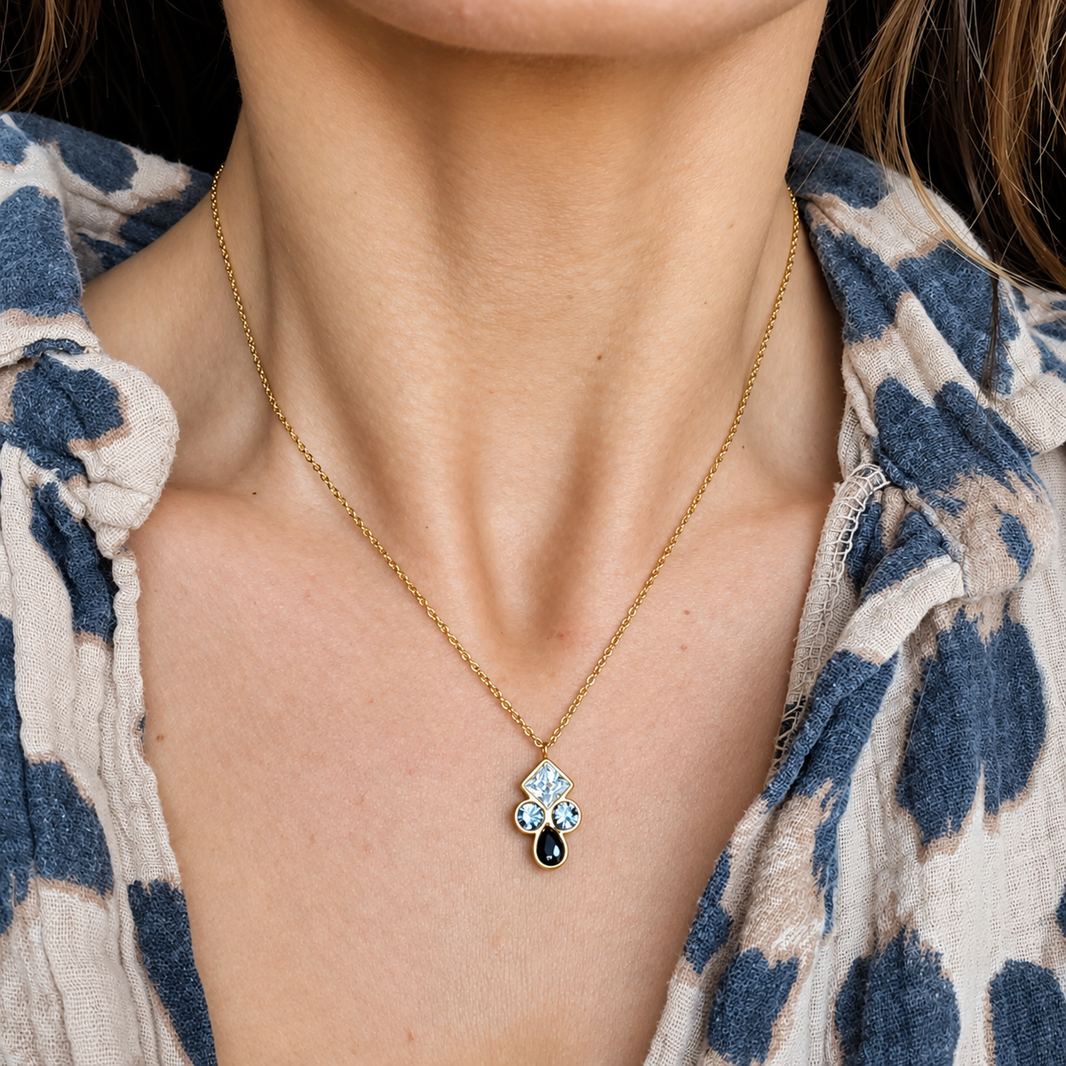 Collier destockage zircons noirs/blancs