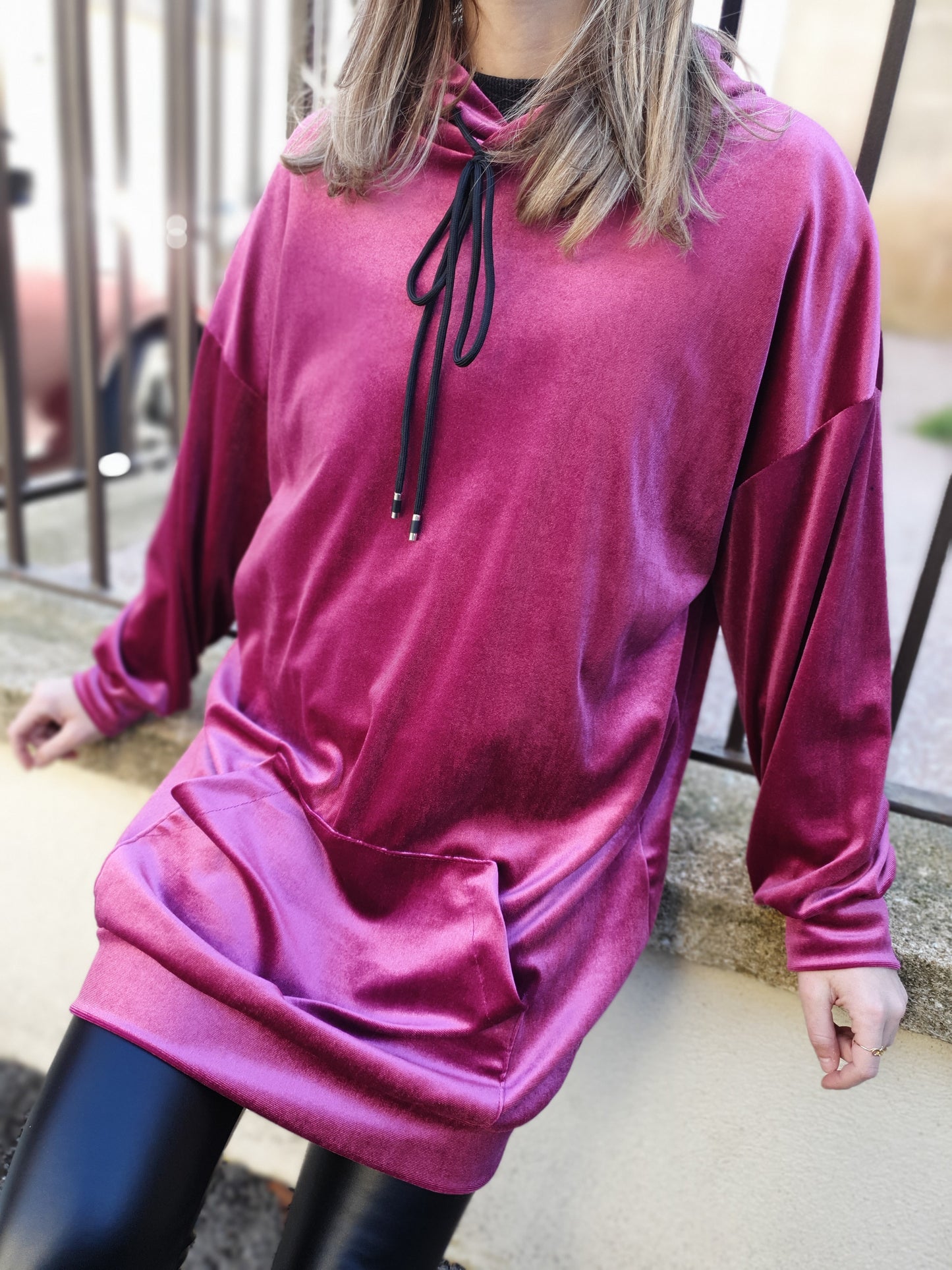 Sweat rose velours à capuche