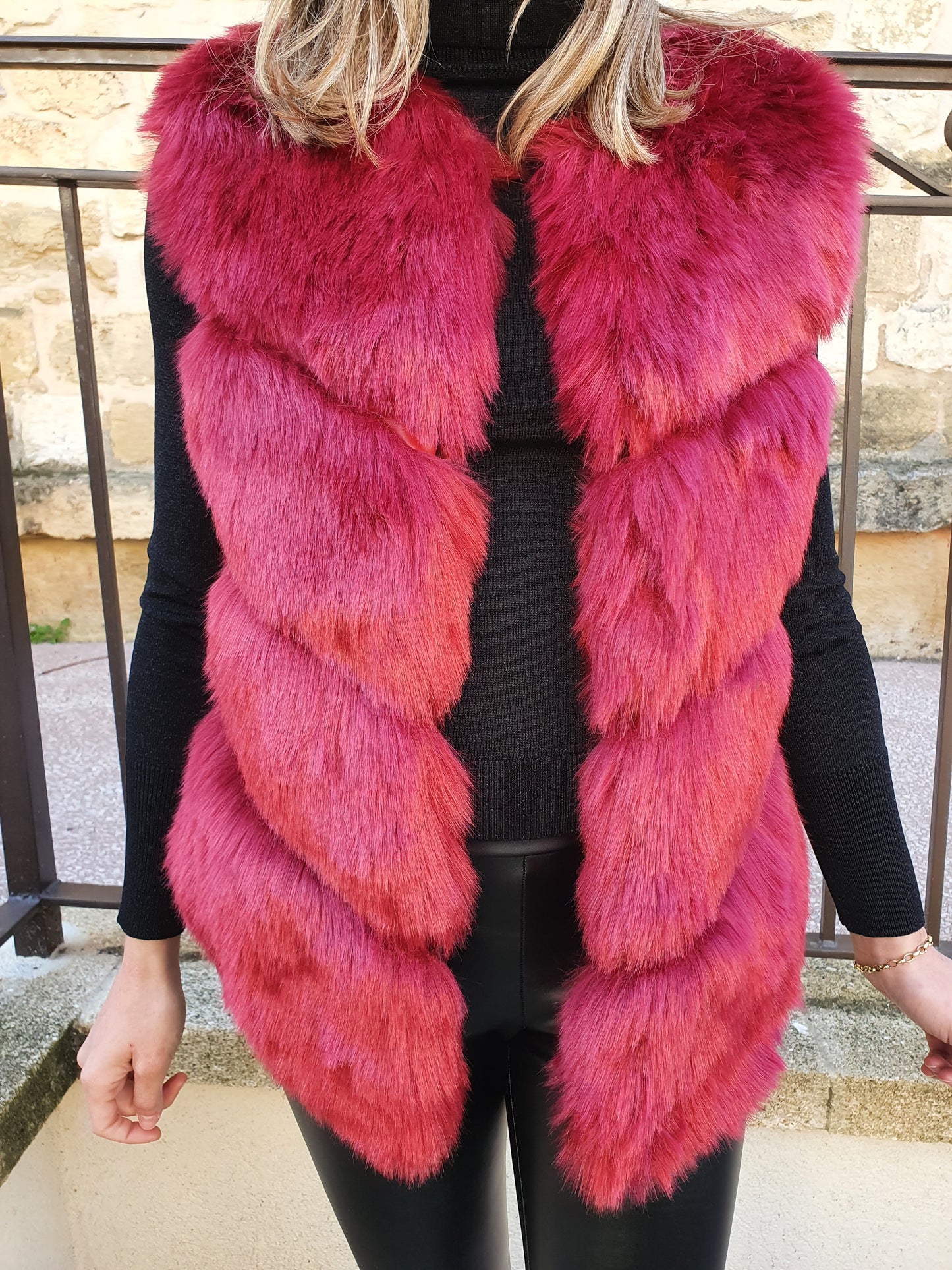 Veston sans manches fausse fourrure rouge