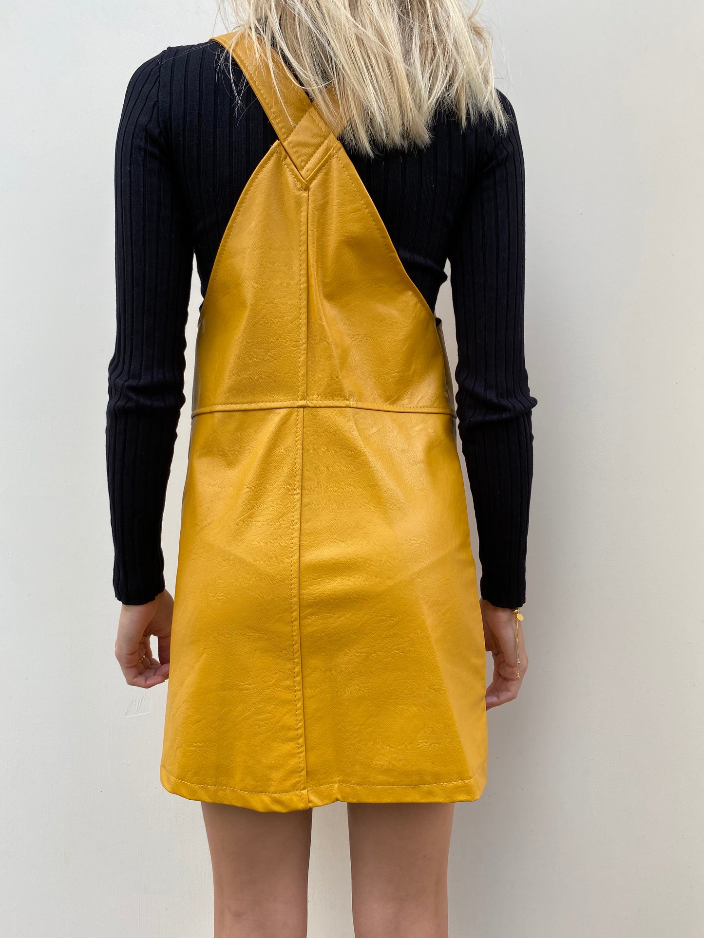 Salopette robe jaune similicuir