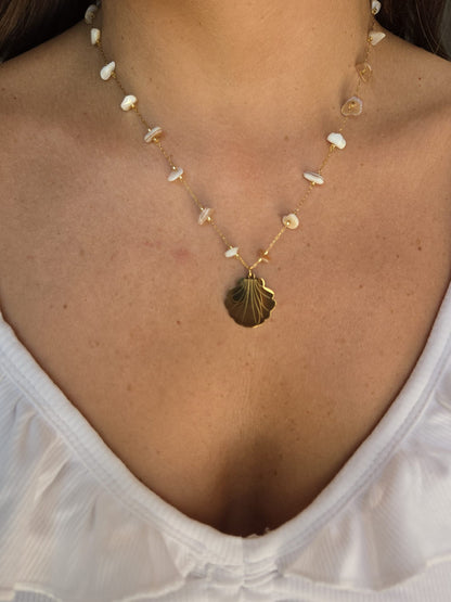 Collier éclats de pierres et coquillage