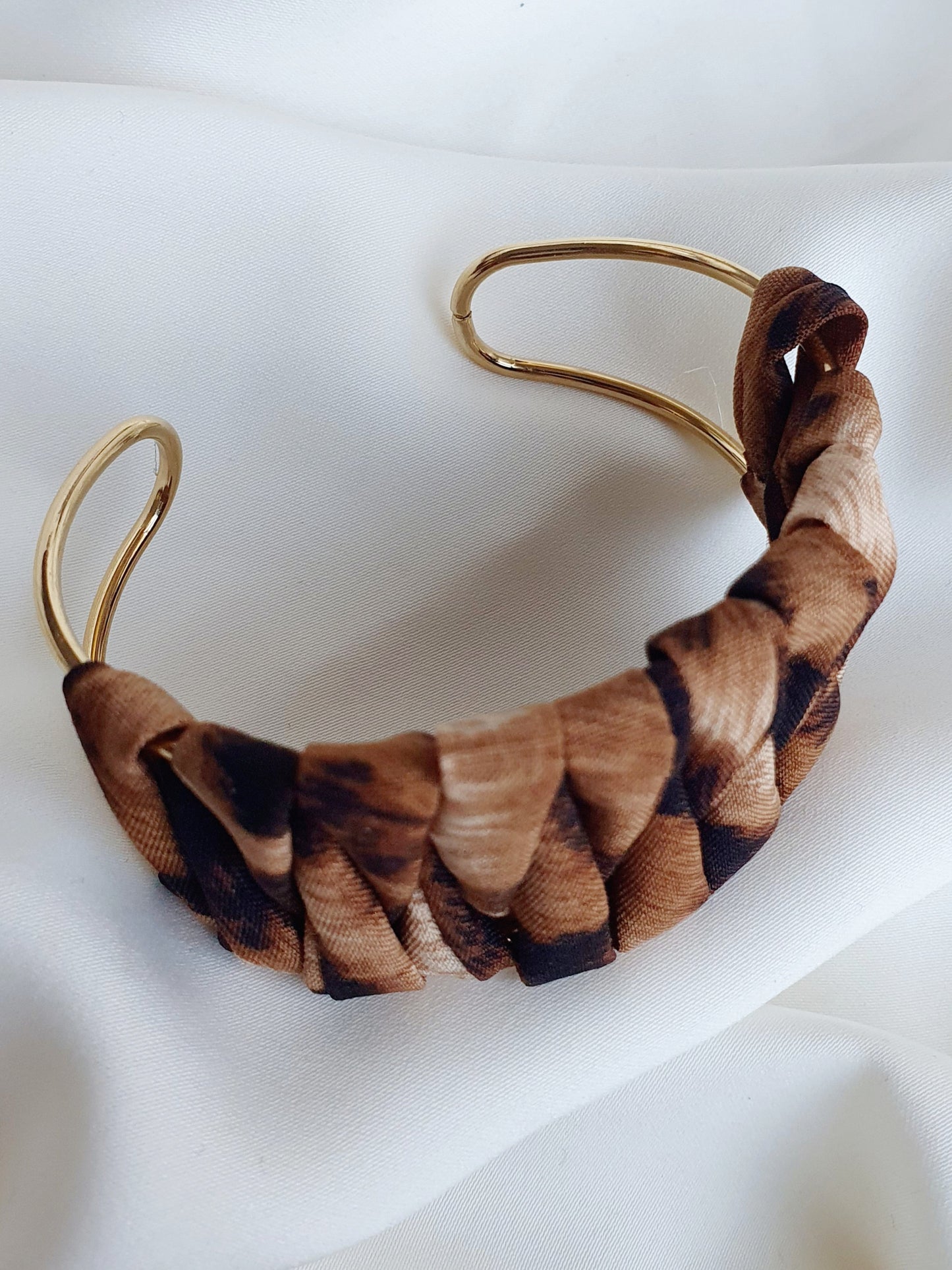 Bracelet manchette tissu léopard - doré