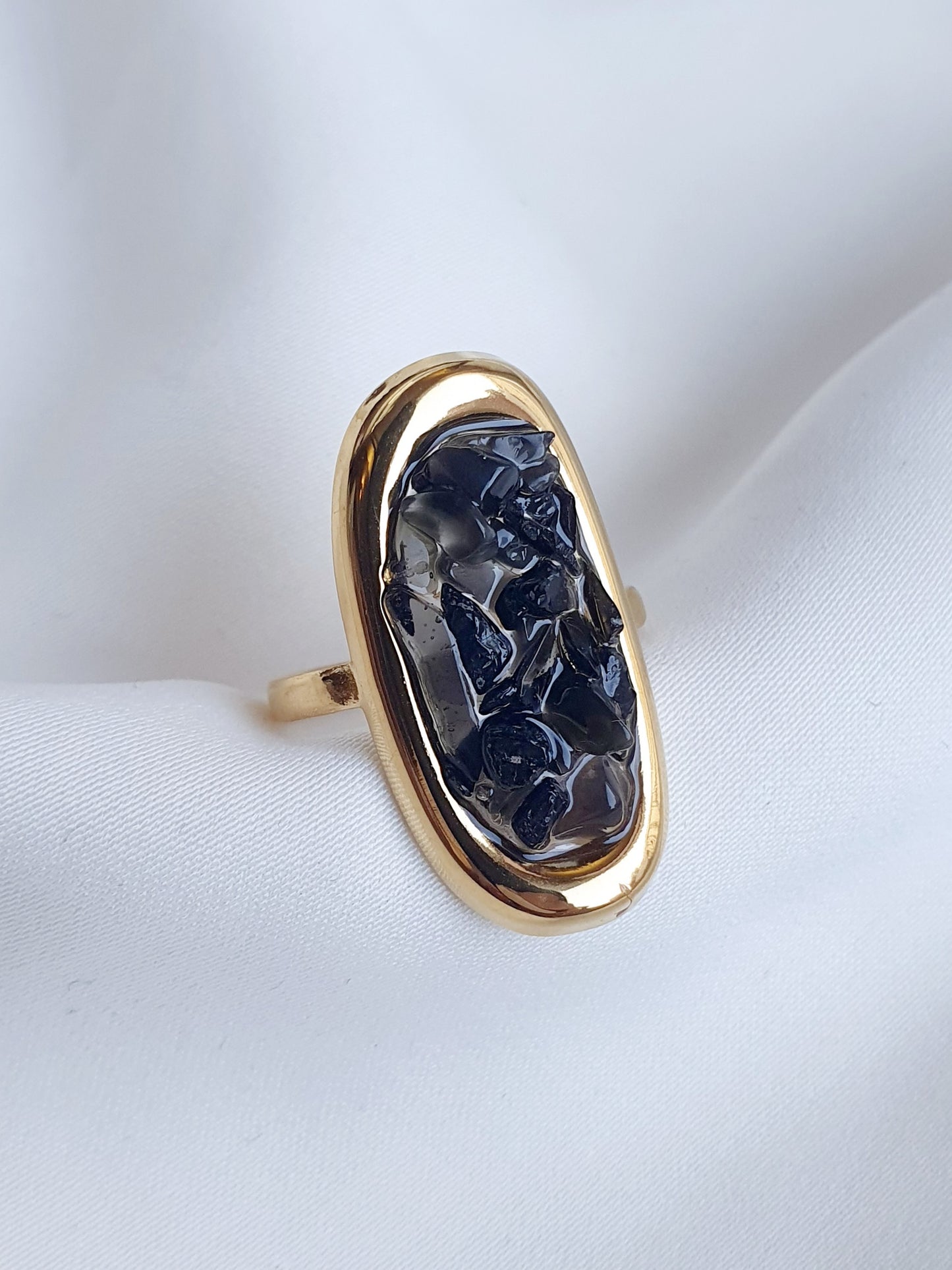 Bague ovale éclats de pierre naturelle Obsidienne noire - doré