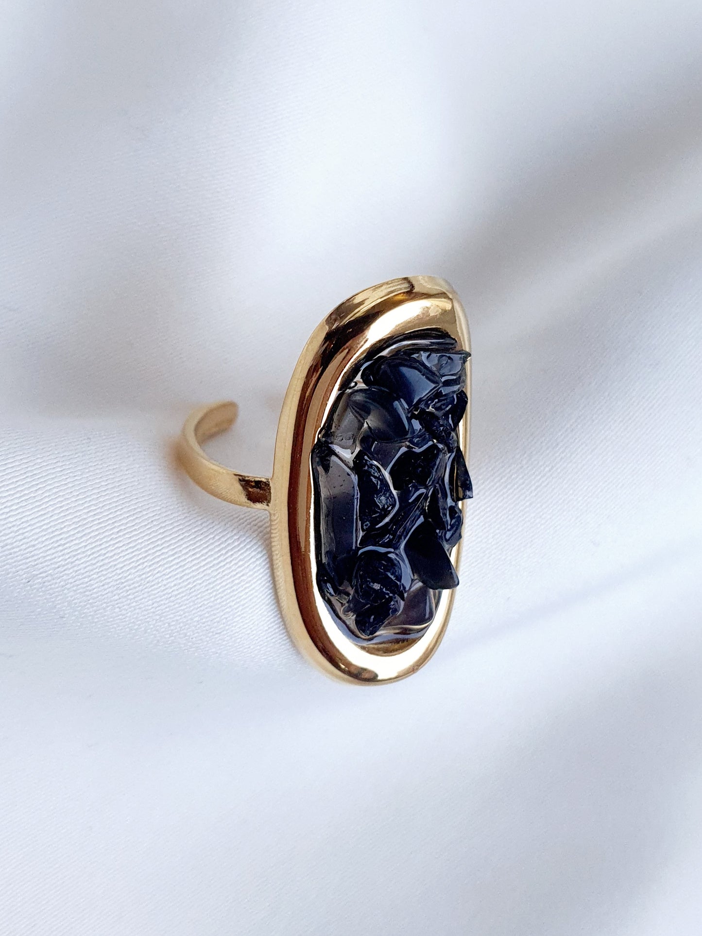 Bague ovale éclats de pierre naturelle Obsidienne noire - doré