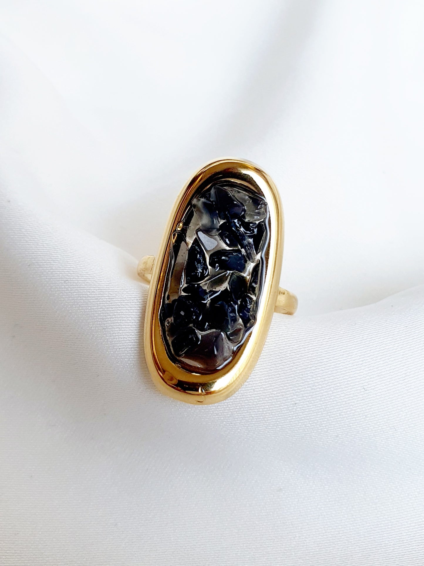 Bague ovale éclats de pierre naturelle Obsidienne noire - doré