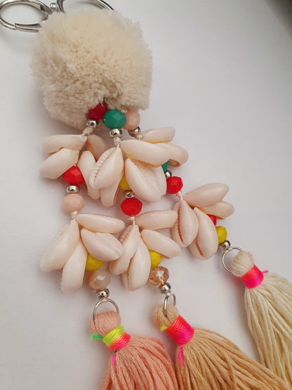 Maxi porte-clés pompons et coquillages