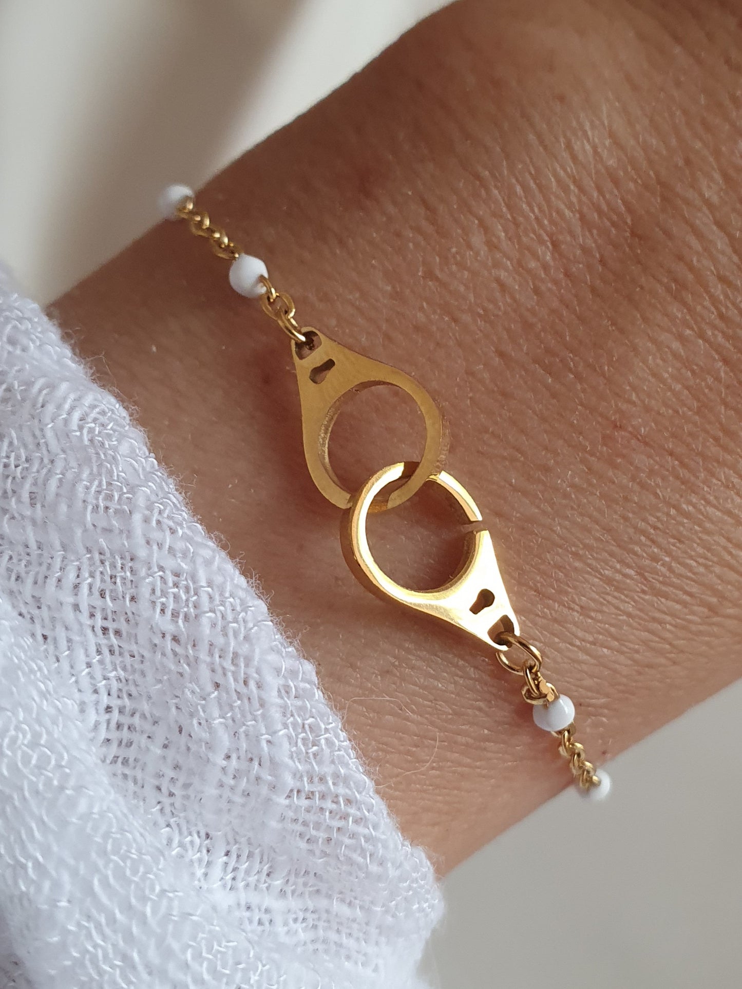 Bracelet menottes petites perles - coloris au choix/doré