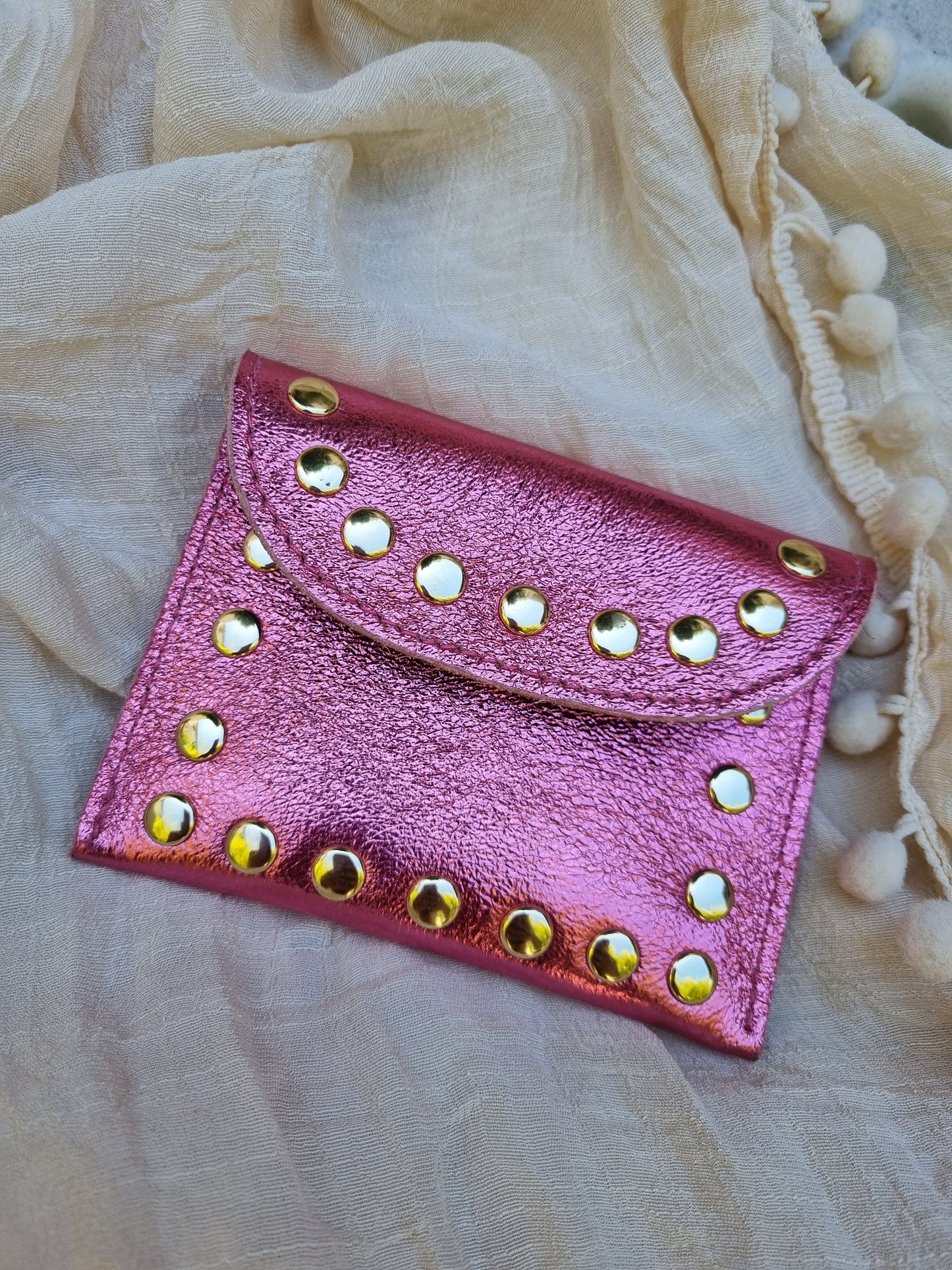 Porte-cartes/monnaie en cuir clouté - rose métallisé