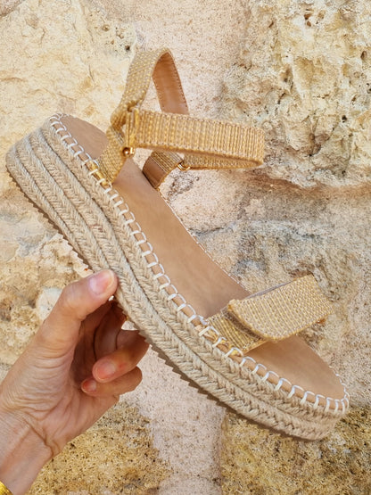 Sandales compensées beiges