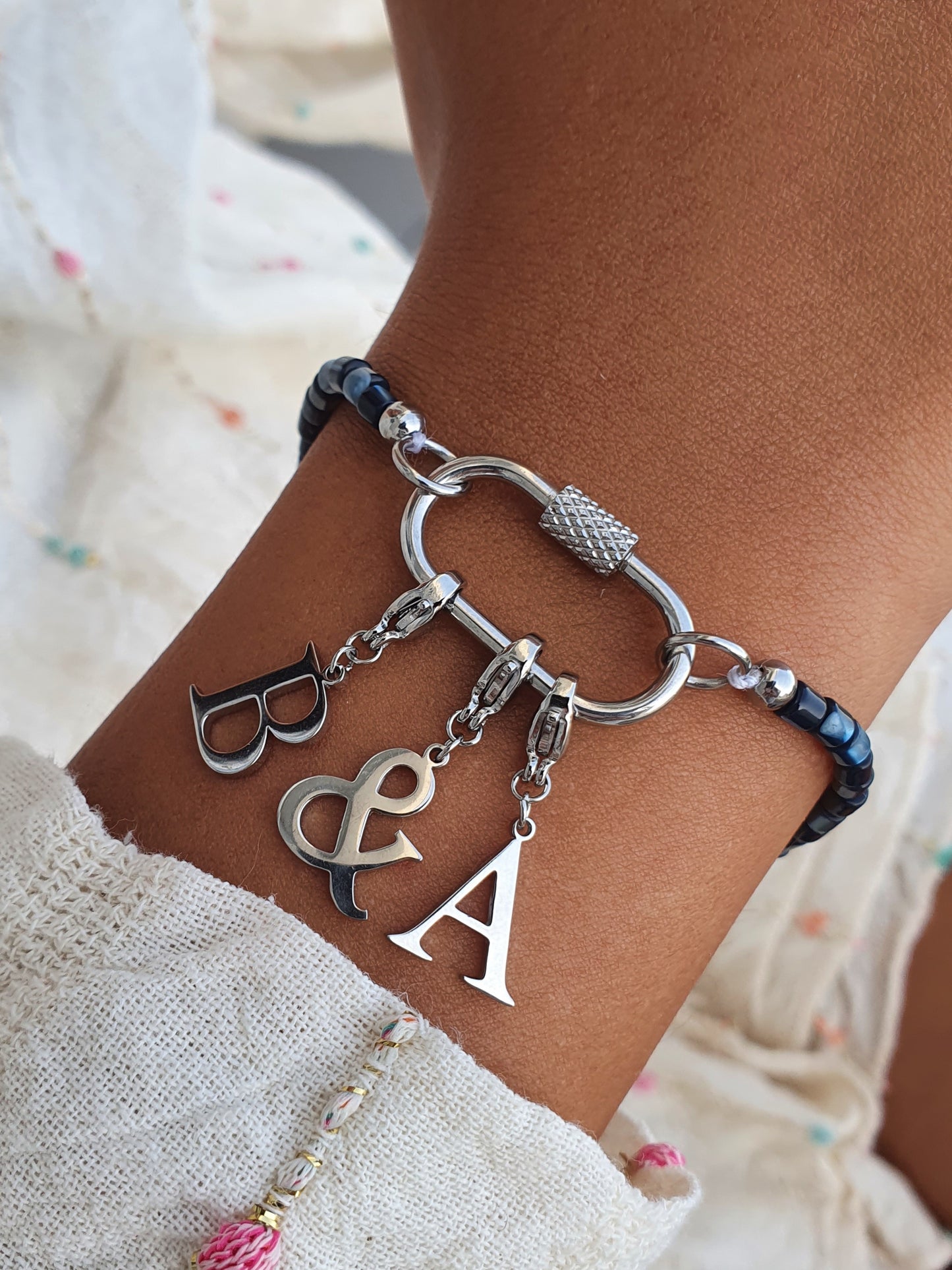 Bracelet mousqueton perles en coquillages (personnalisable) - argenté –  LauVéA Boutique