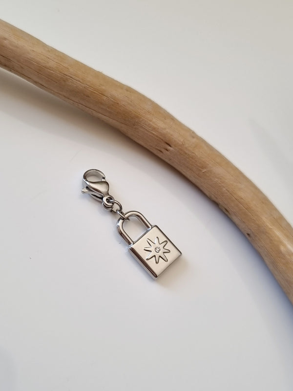 Charm cadenas étoile - argenté