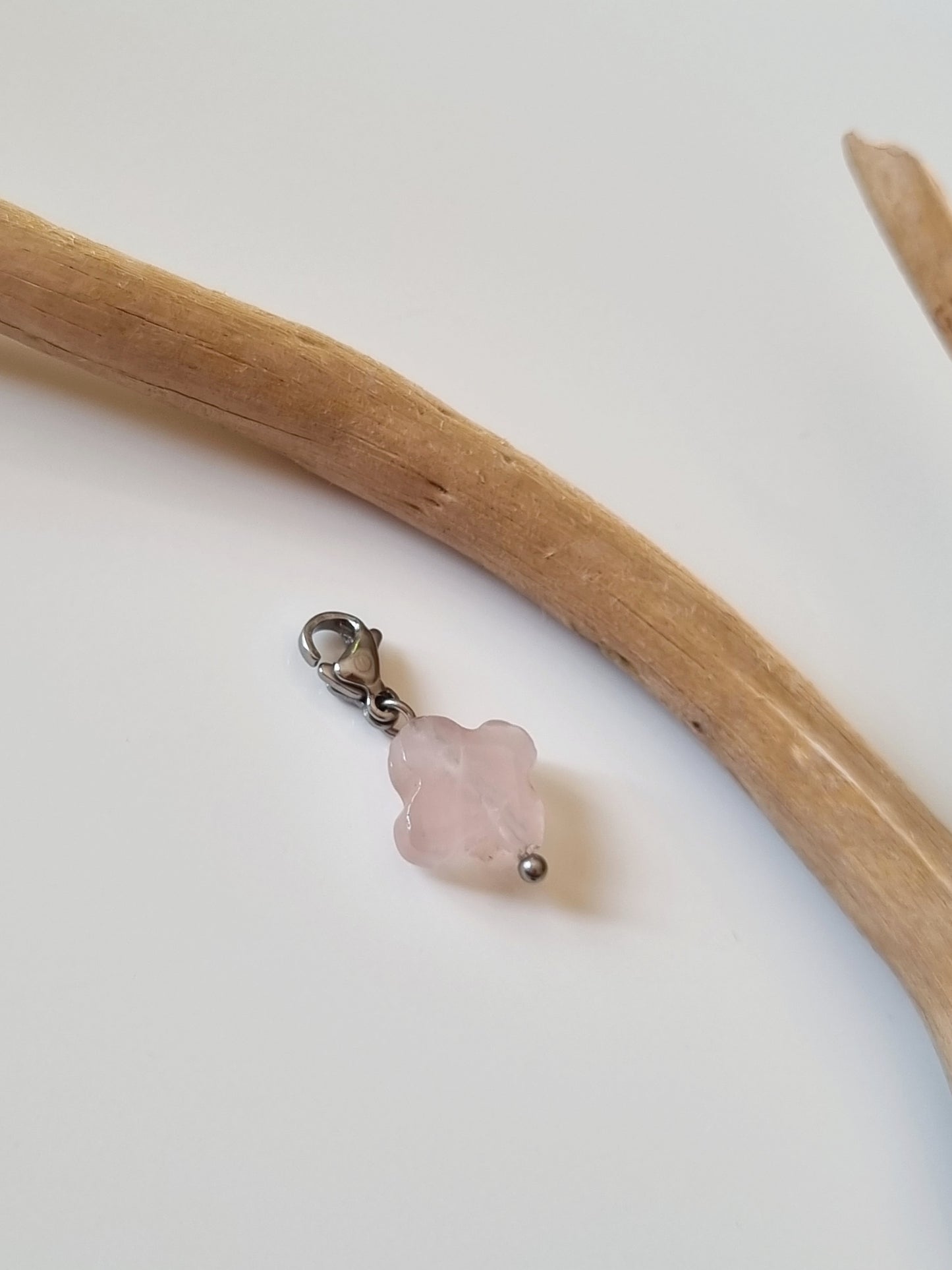 Charm trèfle Quartz rose - argenté