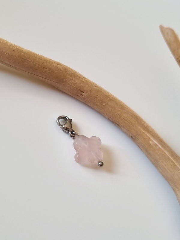 Charm trèfle Quartz rose - argenté