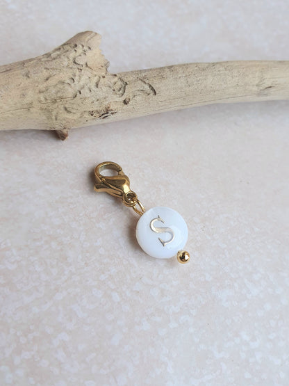 Charms lettres initiales en nacre - doré