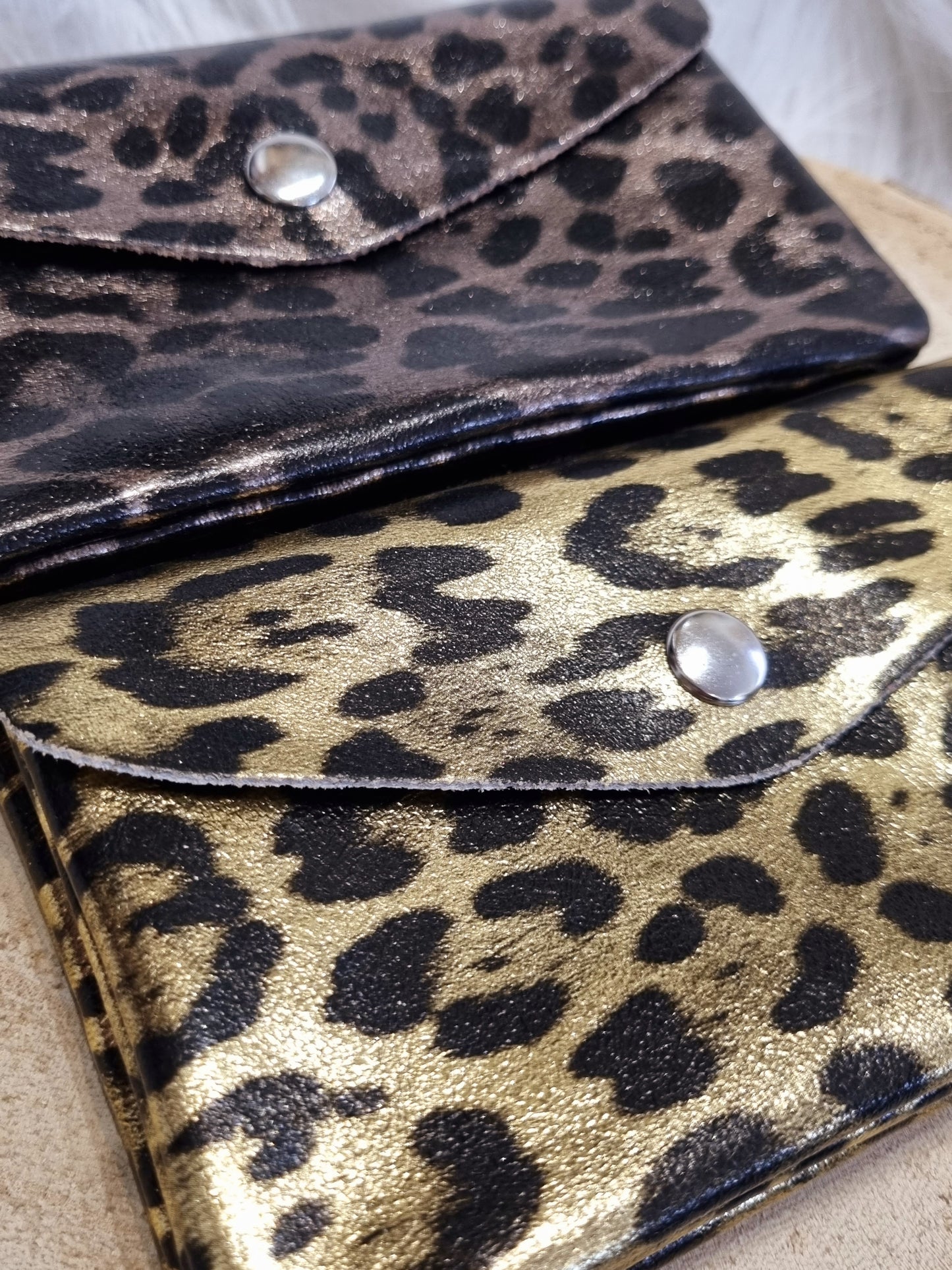 Portefeuille en cuir - léopard métallisé clair
