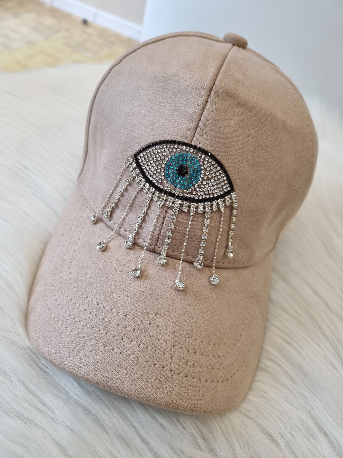 Casquette beige oeil strass