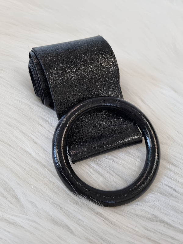 Ceinture luisante en cuir noir