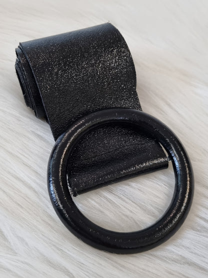 Ceinture luisante en cuir noir