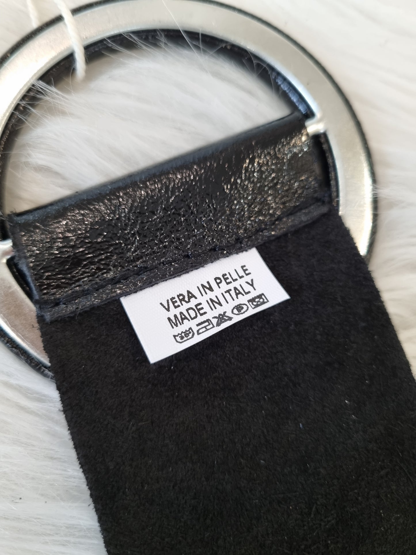 Ceinture luisante en cuir noir
