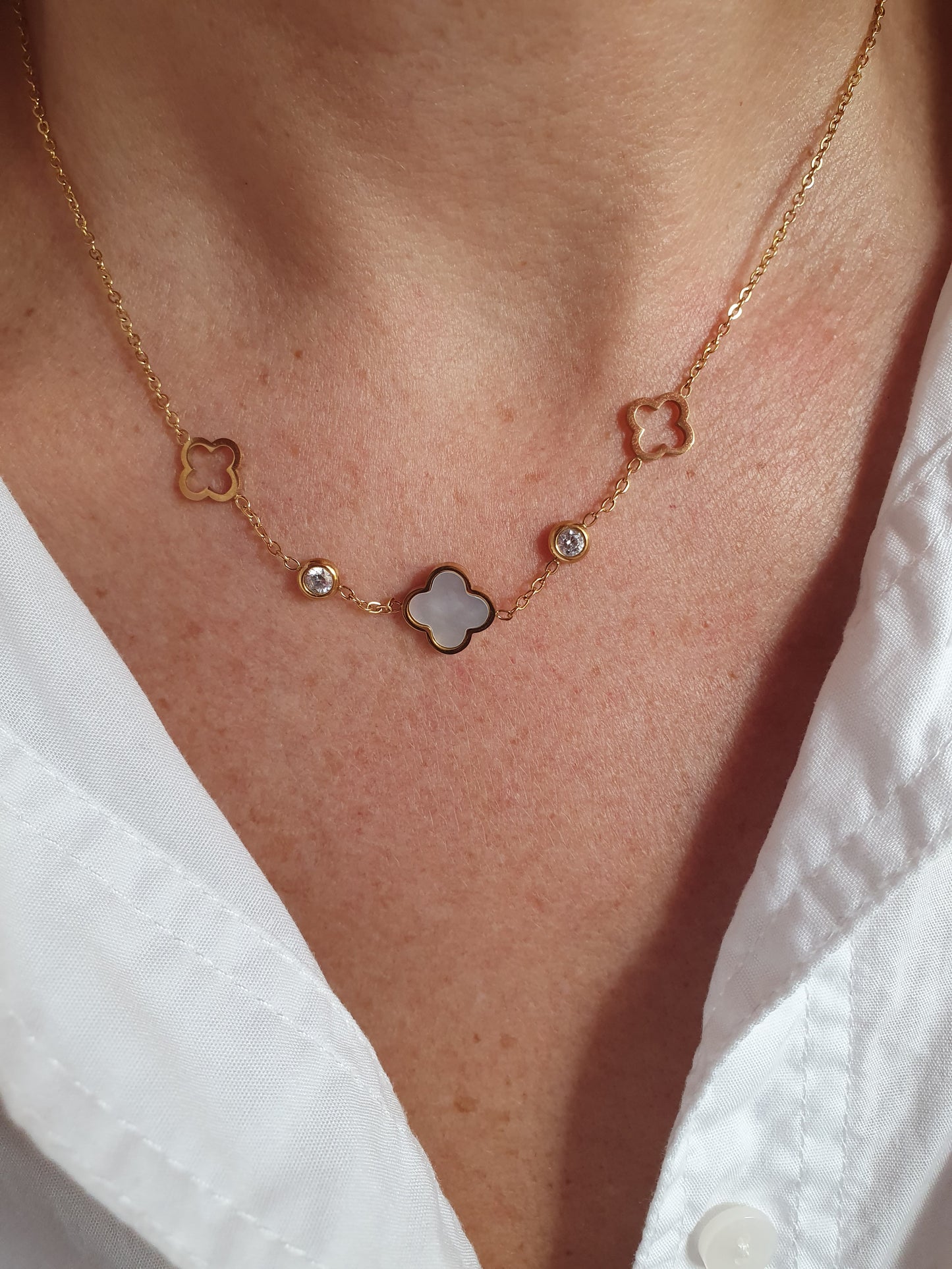 Collier trèfle & zircons - doré/nacre