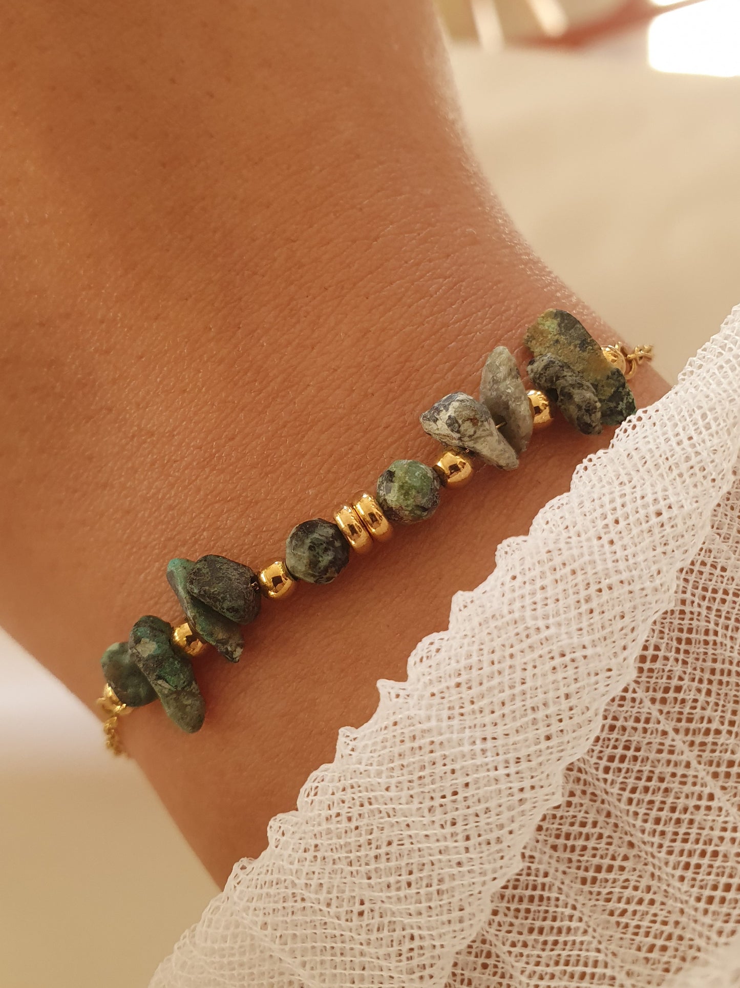 Bracelet éclats de pierres naturelles | Turquoise d'Afrique -  doré