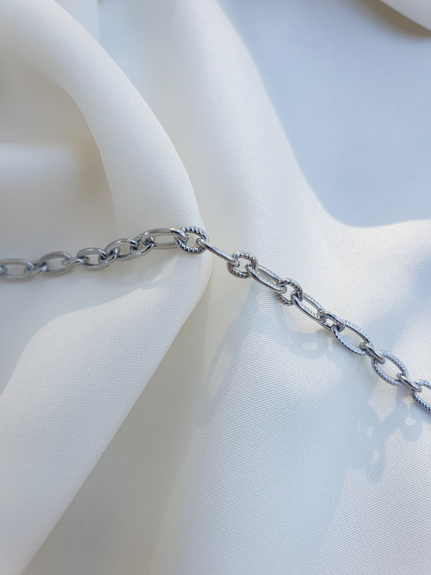 Bracelet petits maillons striés (personnalisable) - argenté