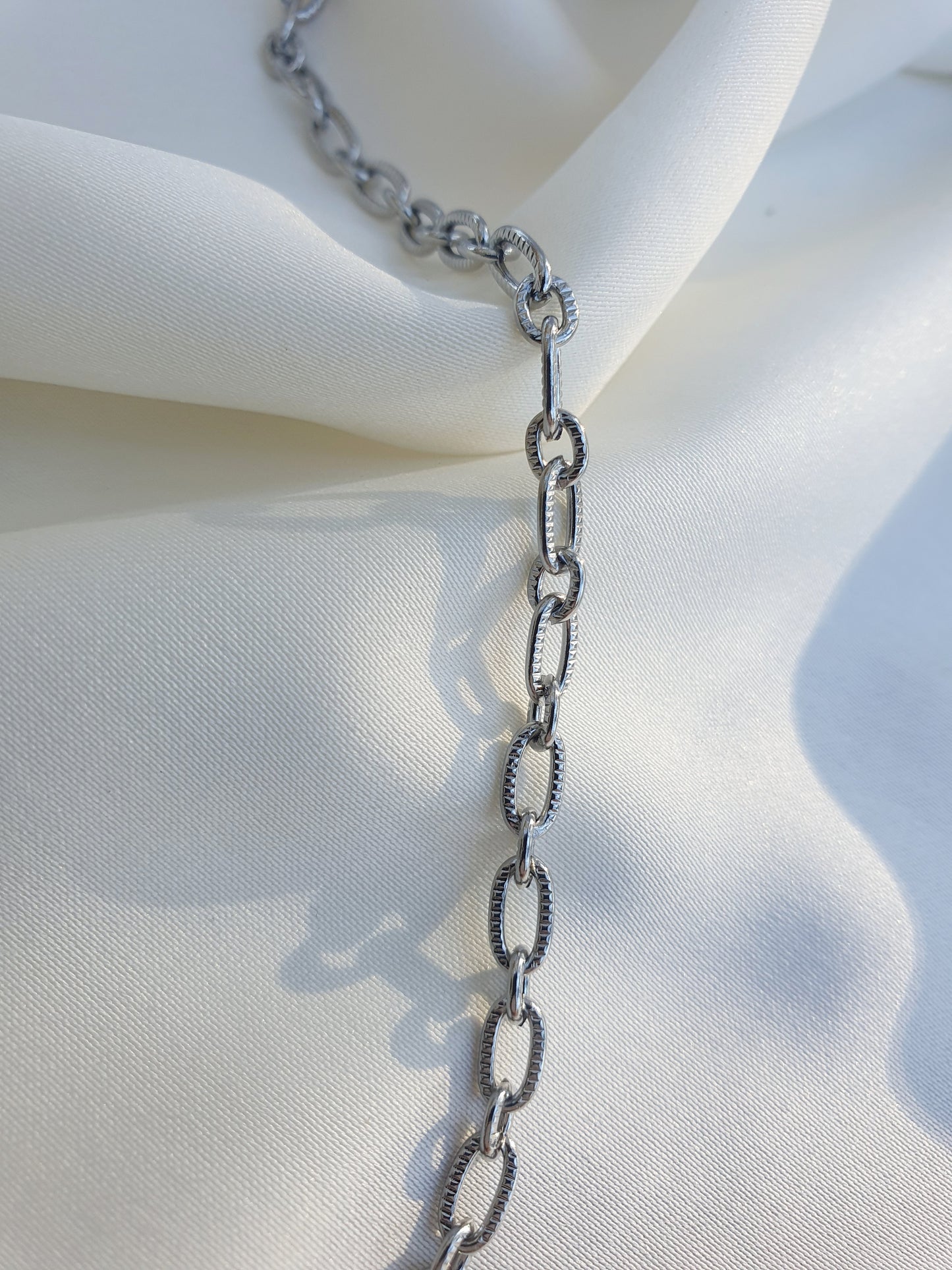 Bracelet petits maillons striés (personnalisable) - argenté
