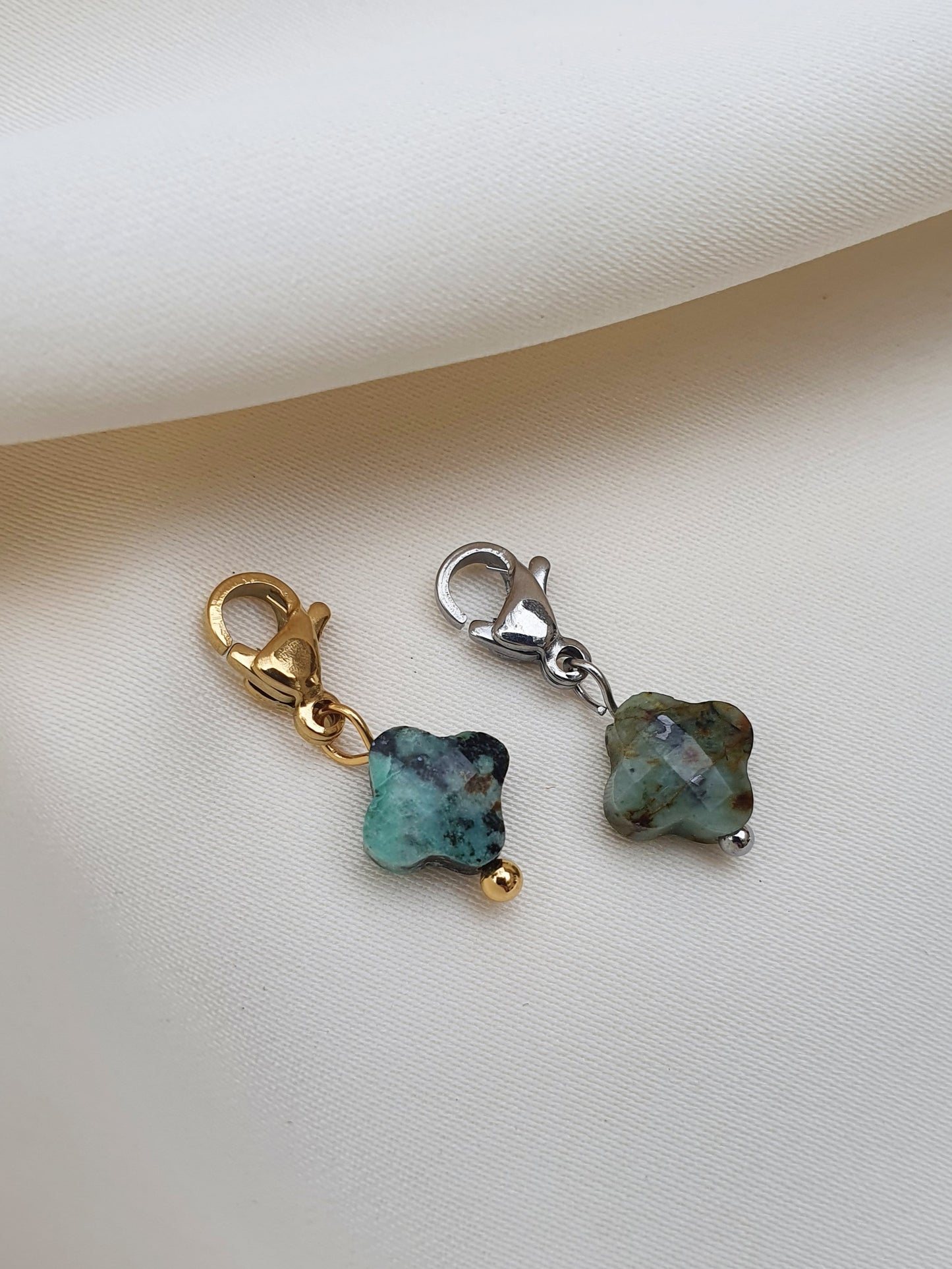 Charm baby trèfle Turquoise d'Afrique - coloris au choix