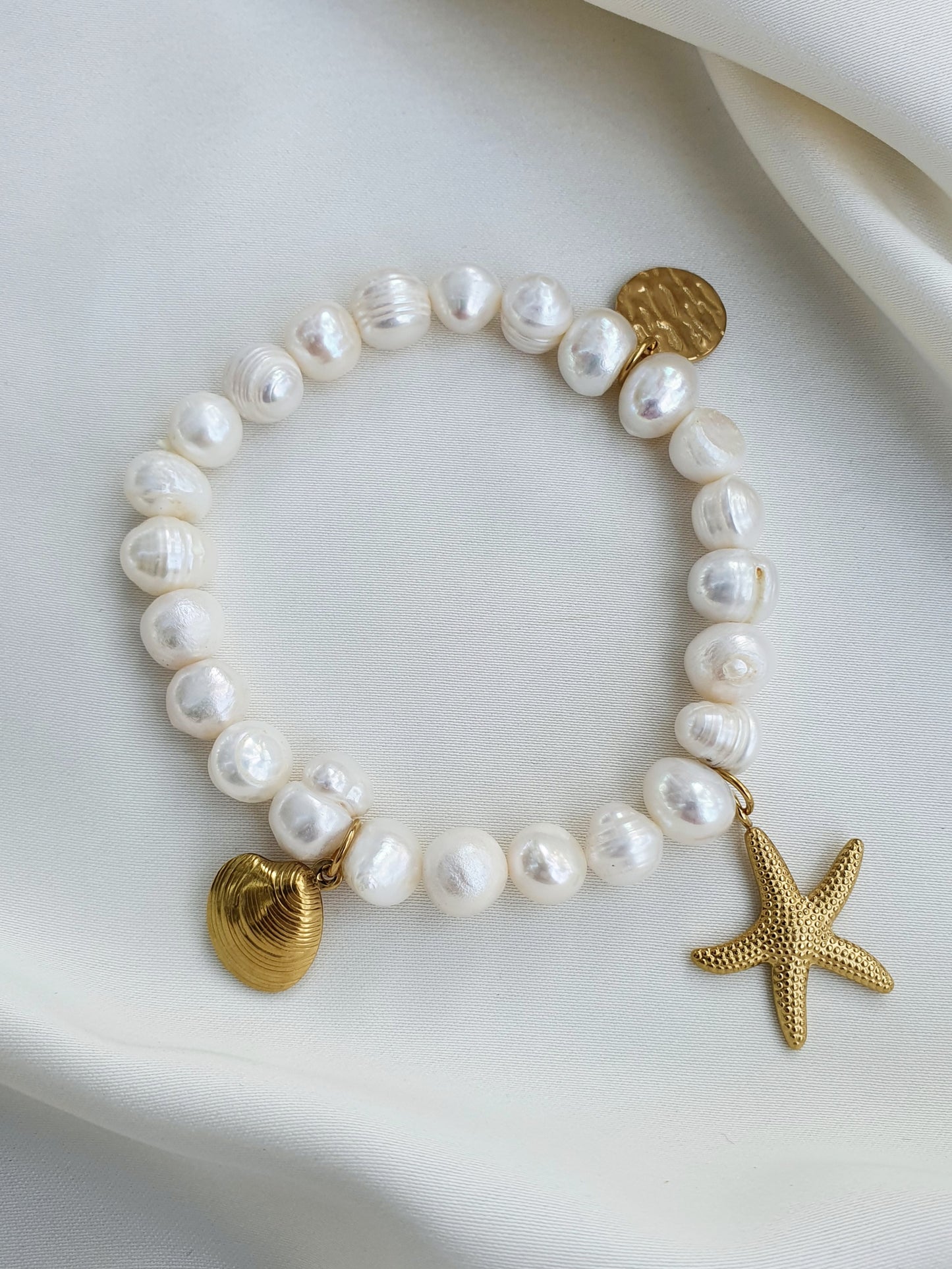 Bracelet multi-breloques en perles d'eau douce DORENA - doré