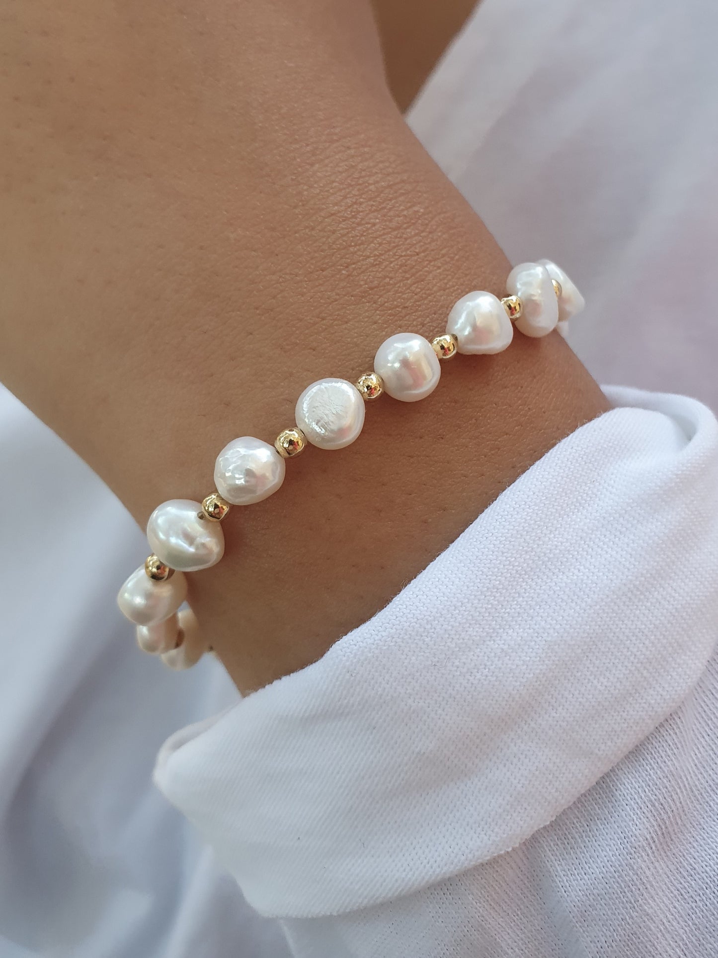 Bracelet perles d'eau douce ajustable - doré/blanc