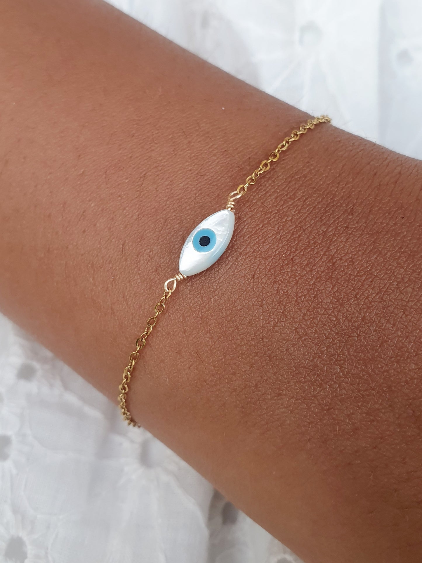 Bracelet oeil ovale en nacre - doré