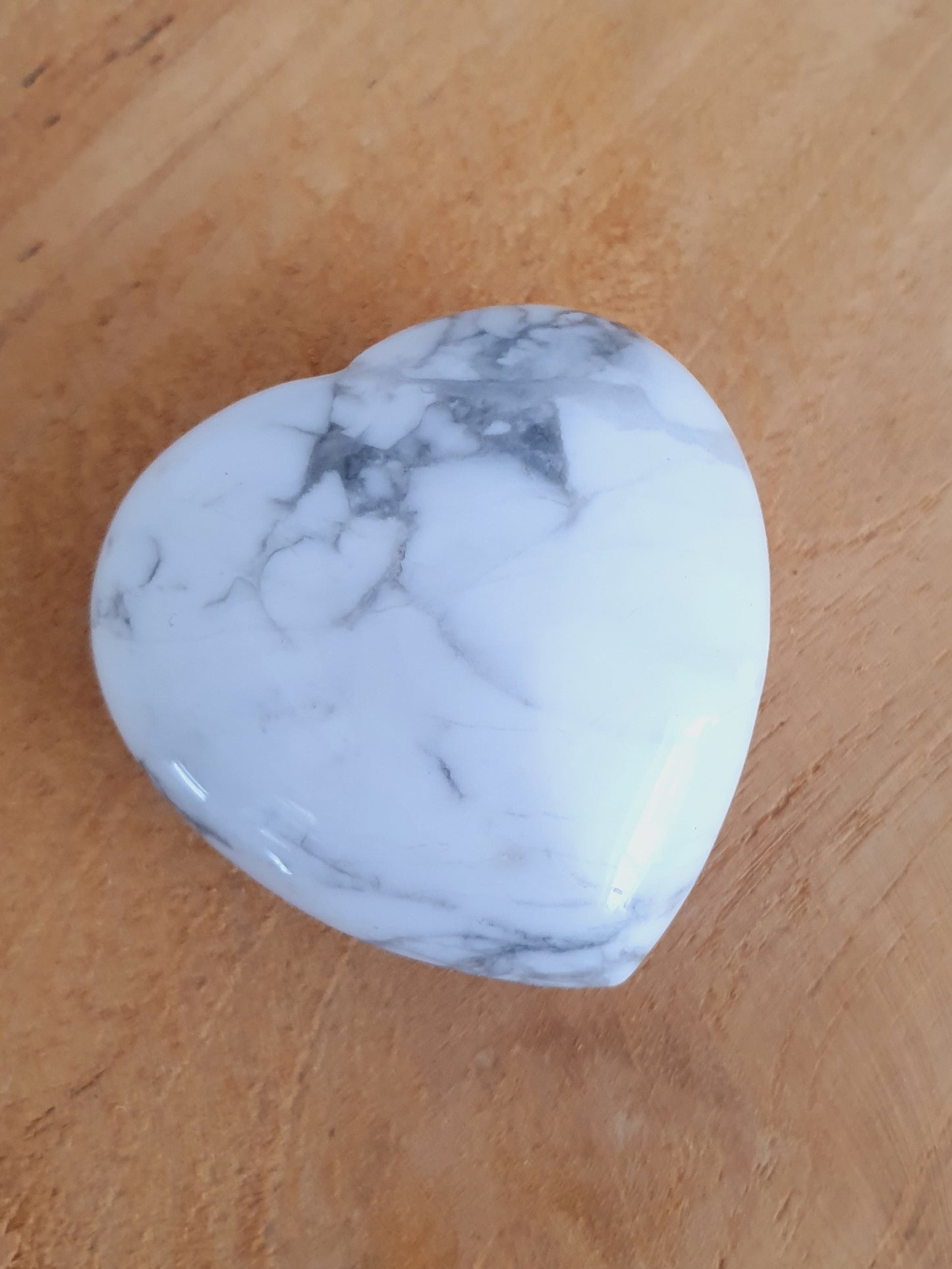 Pierre naturelle en forme de cœur - Howlite